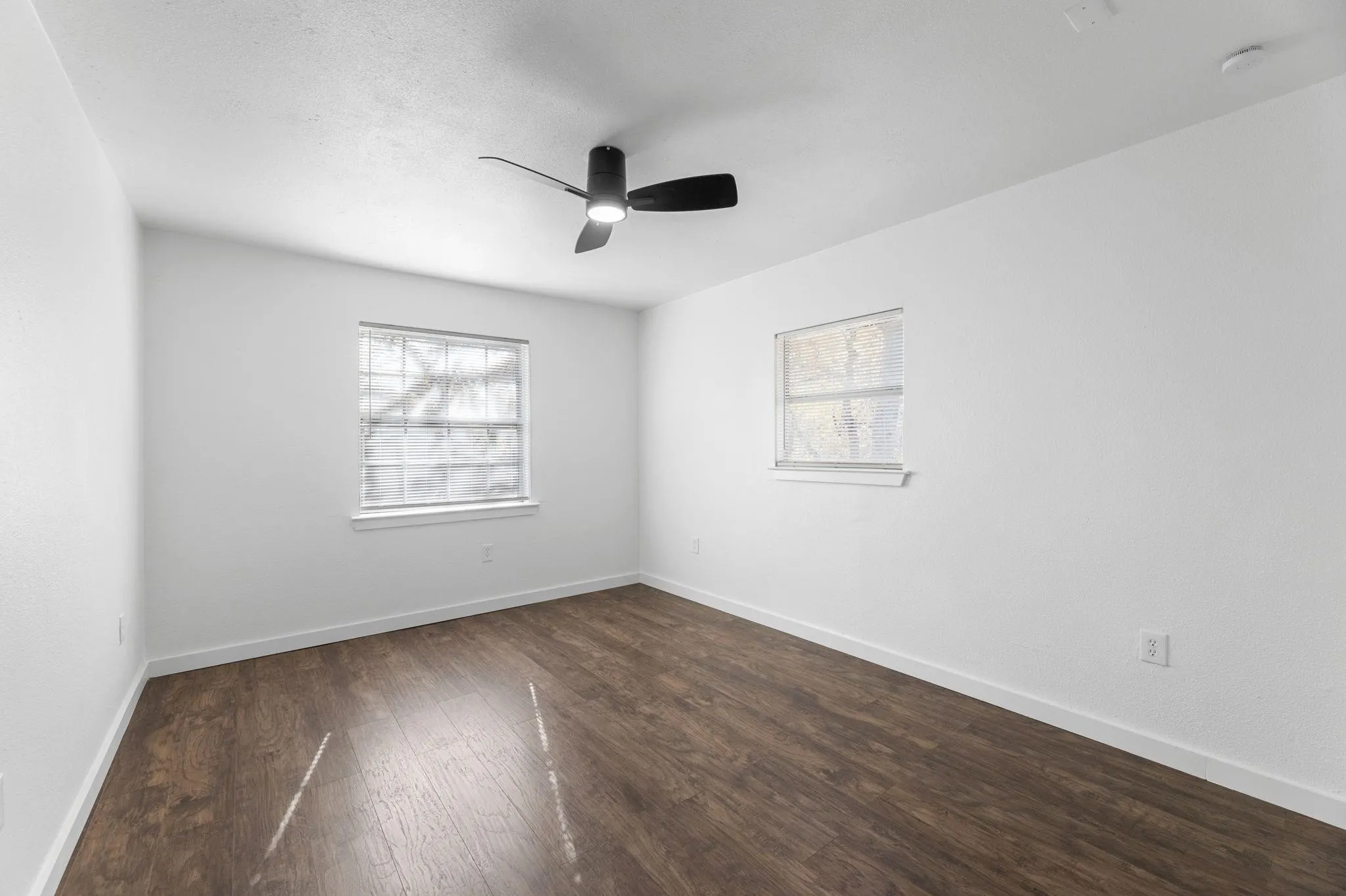 Single Family Residence For Sale in Tarrant County , 2506 Holt Road, Arlington, Texas 76006, 3 Bedroom, 2 Bathroom, 2 Garage spaces, 1,787 Sqft, built in 1980, mls#21177072, Real Estate Agent in Arlington, Homes For Sale in Tarrant county, Homes For Sale in Arlington, Realtor in Arlington Texas, Real Estate Brokerage Independent Realty Texas, Luminita Cordes Realtor