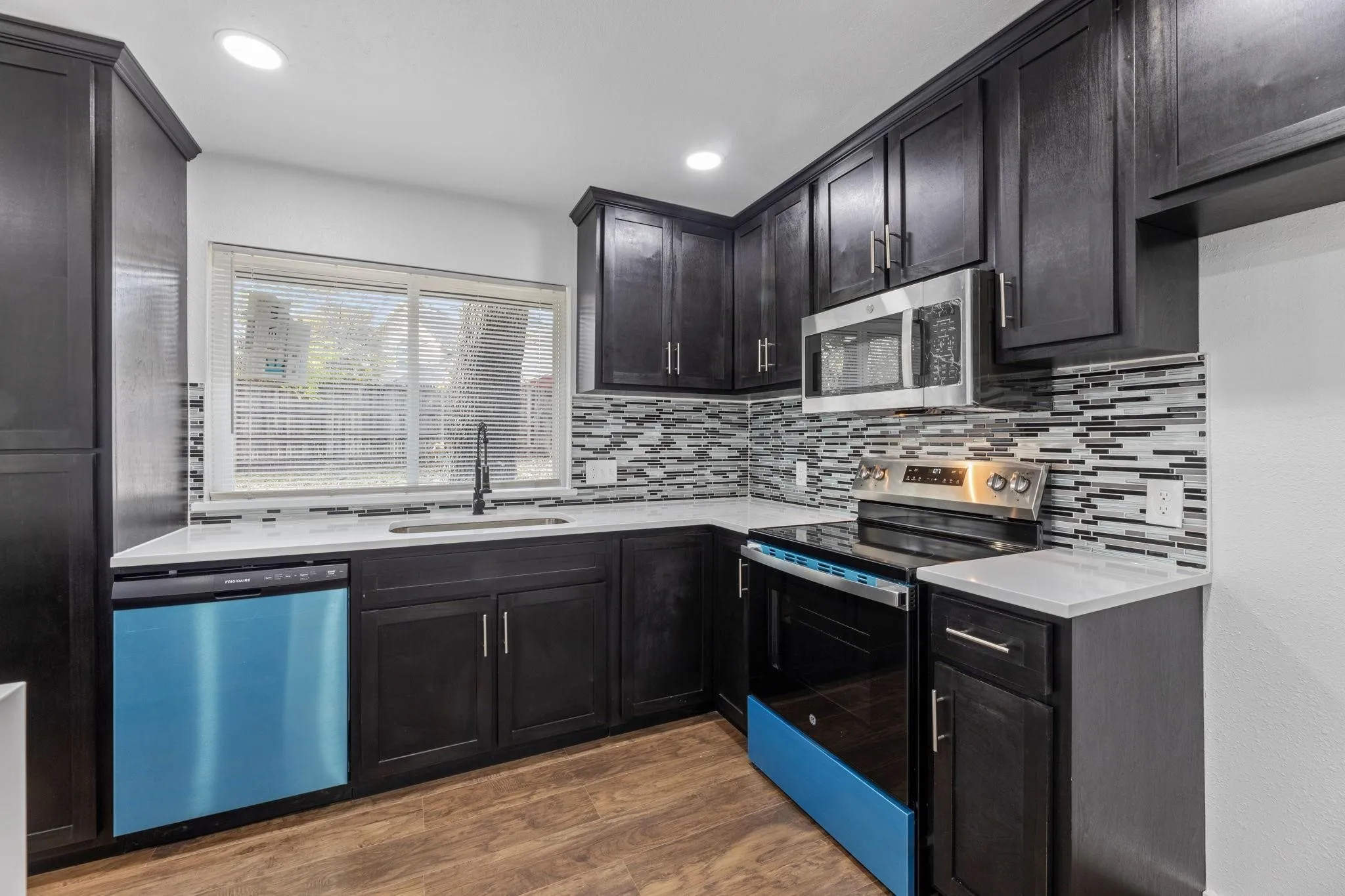 Single Family Residence For Sale in Tarrant County , 2506 Holt Road, Arlington, Texas 76006, 3 Bedroom, 2 Bathroom, 2 Garage spaces, 1,787 Sqft, built in 1980, mls#21177072, Real Estate Agent in Arlington, Homes For Sale in Tarrant county, Homes For Sale in Arlington, Realtor in Arlington Texas, Real Estate Brokerage Independent Realty Texas, Luminita Cordes Realtor