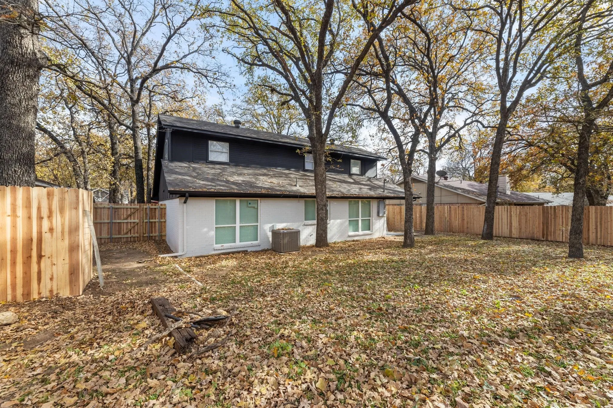 Single Family Residence For Sale in Tarrant County , 2506 Holt Road, Arlington, Texas 76006, 3 Bedroom, 2 Bathroom, 2 Garage spaces, 1,787 Sqft, built in 1980, mls#21177072, Real Estate Agent in Arlington, Homes For Sale in Tarrant county, Homes For Sale in Arlington, Realtor in Arlington Texas, Real Estate Brokerage Independent Realty Texas, Luminita Cordes Realtor