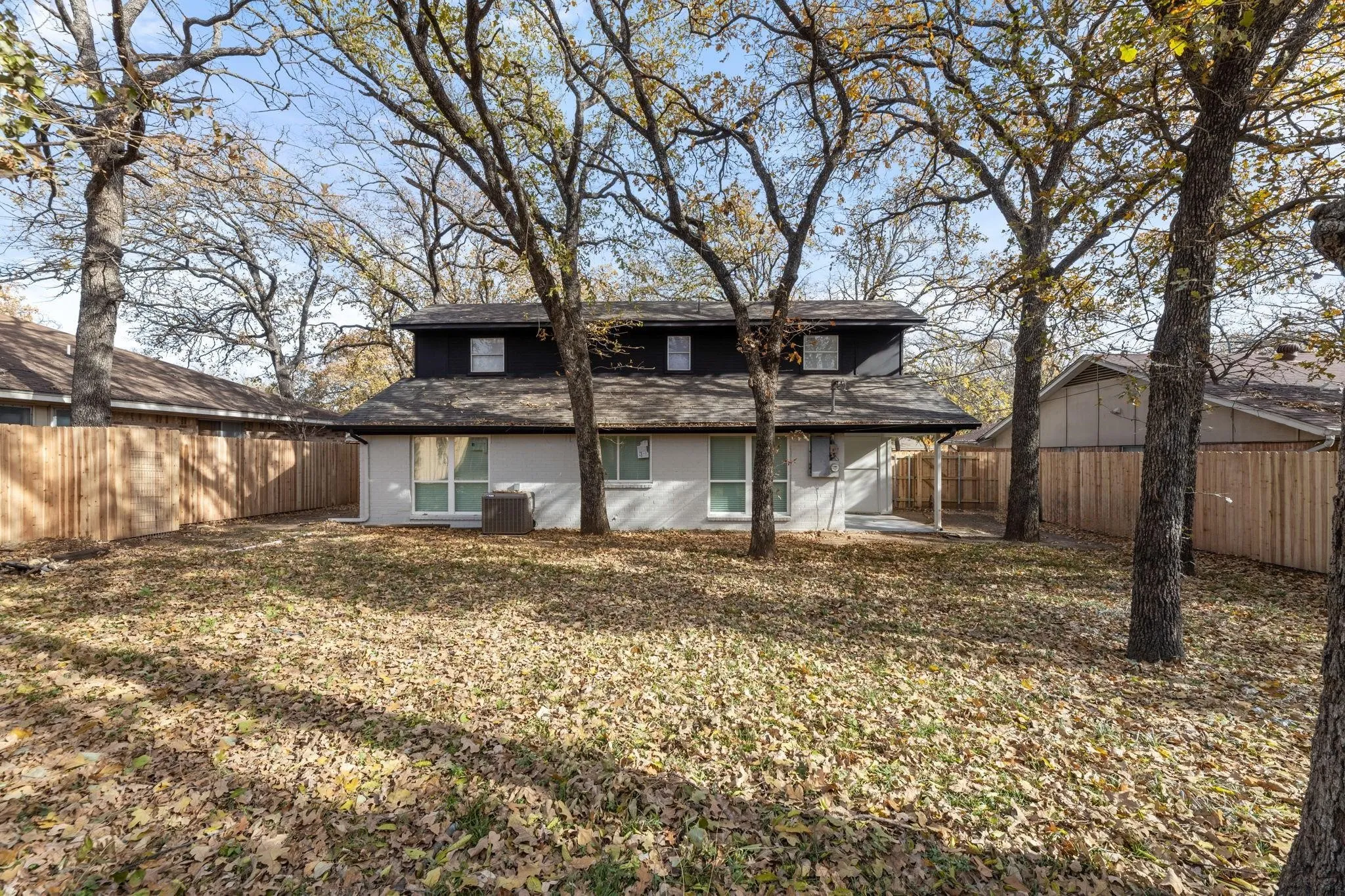 Single Family Residence For Sale in Tarrant County , 2506 Holt Road, Arlington, Texas 76006, 3 Bedroom, 2 Bathroom, 2 Garage spaces, 1,787 Sqft, built in 1980, mls#21177072, Real Estate Agent in Arlington, Homes For Sale in Tarrant county, Homes For Sale in Arlington, Realtor in Arlington Texas, Real Estate Brokerage Independent Realty Texas, Luminita Cordes Realtor
