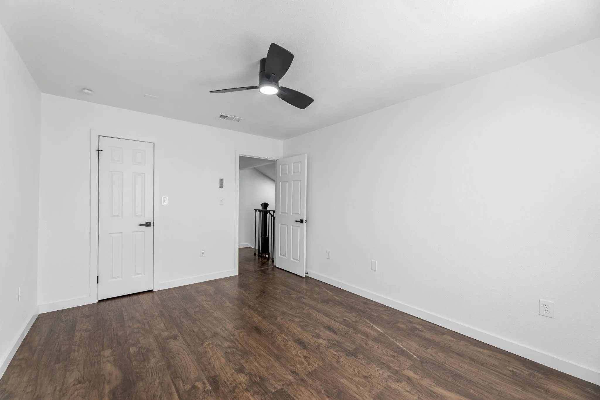Single Family Residence For Sale in Tarrant County , 2506 Holt Road, Arlington, Texas 76006, 3 Bedroom, 2 Bathroom, 2 Garage spaces, 1,787 Sqft, built in 1980, mls#21177072, Real Estate Agent in Arlington, Homes For Sale in Tarrant county, Homes For Sale in Arlington, Realtor in Arlington Texas, Real Estate Brokerage Independent Realty Texas, Luminita Cordes Realtor
