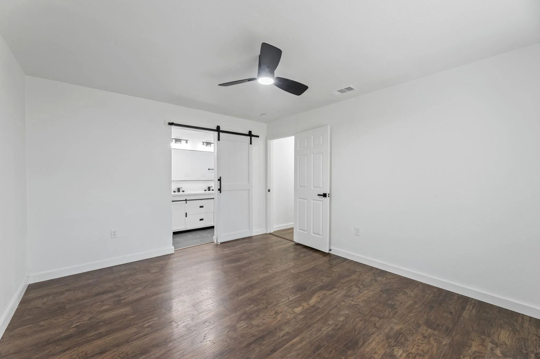 Single Family Residence For Sale in Tarrant County , 2506 Holt Road, Arlington, Texas 76006, 3 Bedroom, 2 Bathroom, 2 Garage spaces, 1,787 Sqft, built in 1980, mls#21177072, Real Estate Agent in Arlington, Homes For Sale in Tarrant county, Homes For Sale in Arlington, Realtor in Arlington Texas, Real Estate Brokerage Independent Realty Texas, Luminita Cordes Realtor