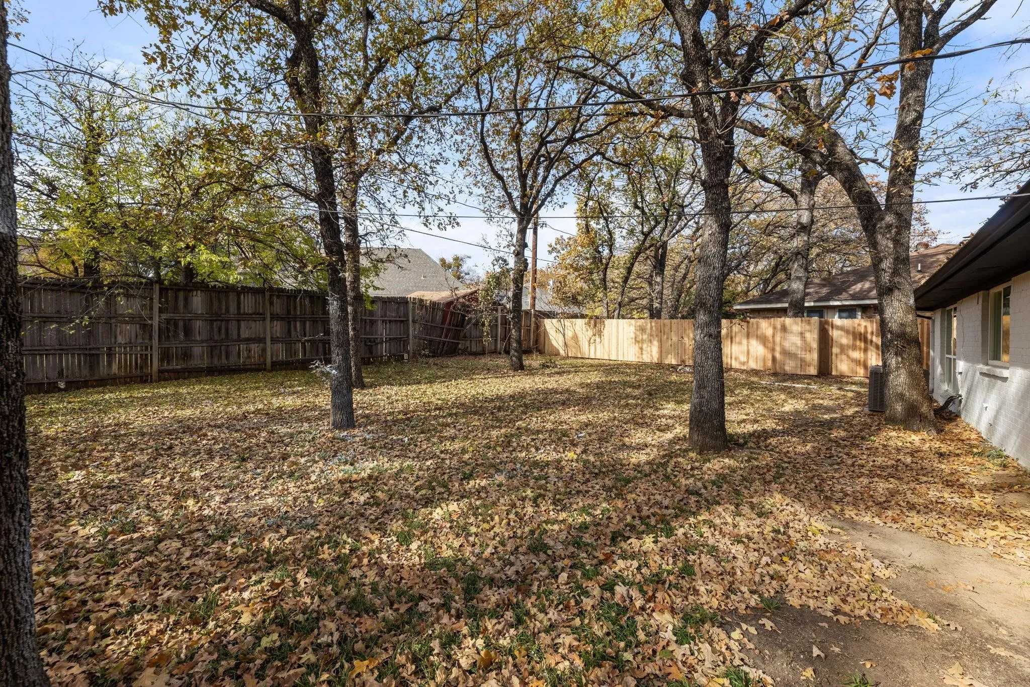 Single Family Residence For Sale in Tarrant County , 2506 Holt Road, Arlington, Texas 76006, 3 Bedroom, 2 Bathroom, 2 Garage spaces, 1,787 Sqft, built in 1980, mls#21177072, Real Estate Agent in Arlington, Homes For Sale in Tarrant county, Homes For Sale in Arlington, Realtor in Arlington Texas, Real Estate Brokerage Independent Realty Texas, Luminita Cordes Realtor