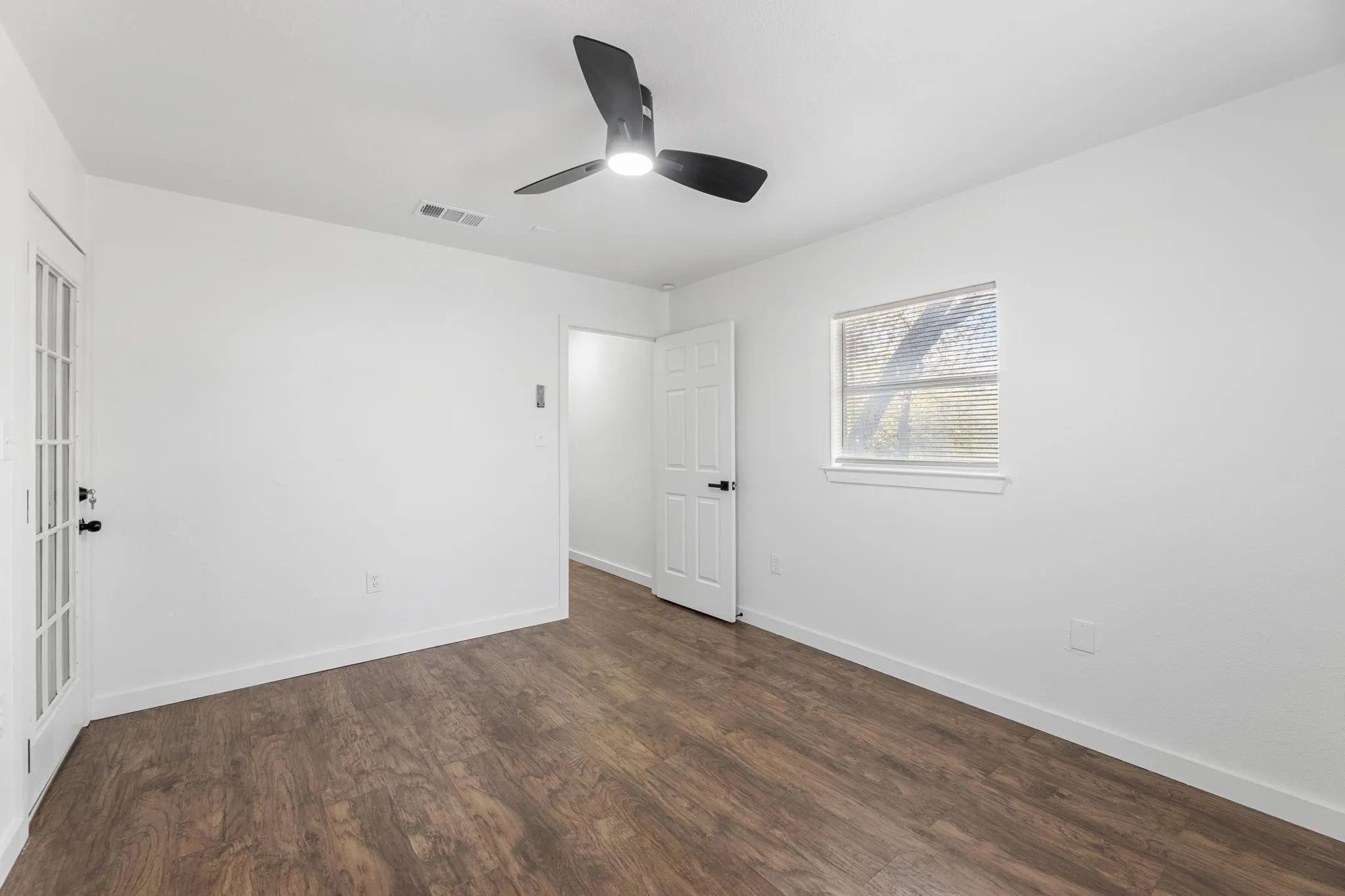 Single Family Residence For Sale in Tarrant County , 2506 Holt Road, Arlington, Texas 76006, 3 Bedroom, 2 Bathroom, 2 Garage spaces, 1,787 Sqft, built in 1980, mls#21177072, Real Estate Agent in Arlington, Homes For Sale in Tarrant county, Homes For Sale in Arlington, Realtor in Arlington Texas, Real Estate Brokerage Independent Realty Texas, Luminita Cordes Realtor