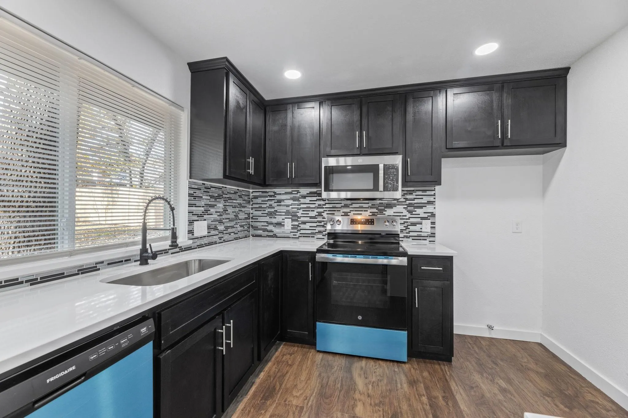 Single Family Residence For Sale in Tarrant County , 2506 Holt Road, Arlington, Texas 76006, 3 Bedroom, 2 Bathroom, 2 Garage spaces, 1,787 Sqft, built in 1980, mls#21177072, Real Estate Agent in Arlington, Homes For Sale in Tarrant county, Homes For Sale in Arlington, Realtor in Arlington Texas, Real Estate Brokerage Independent Realty Texas, Luminita Cordes Realtor