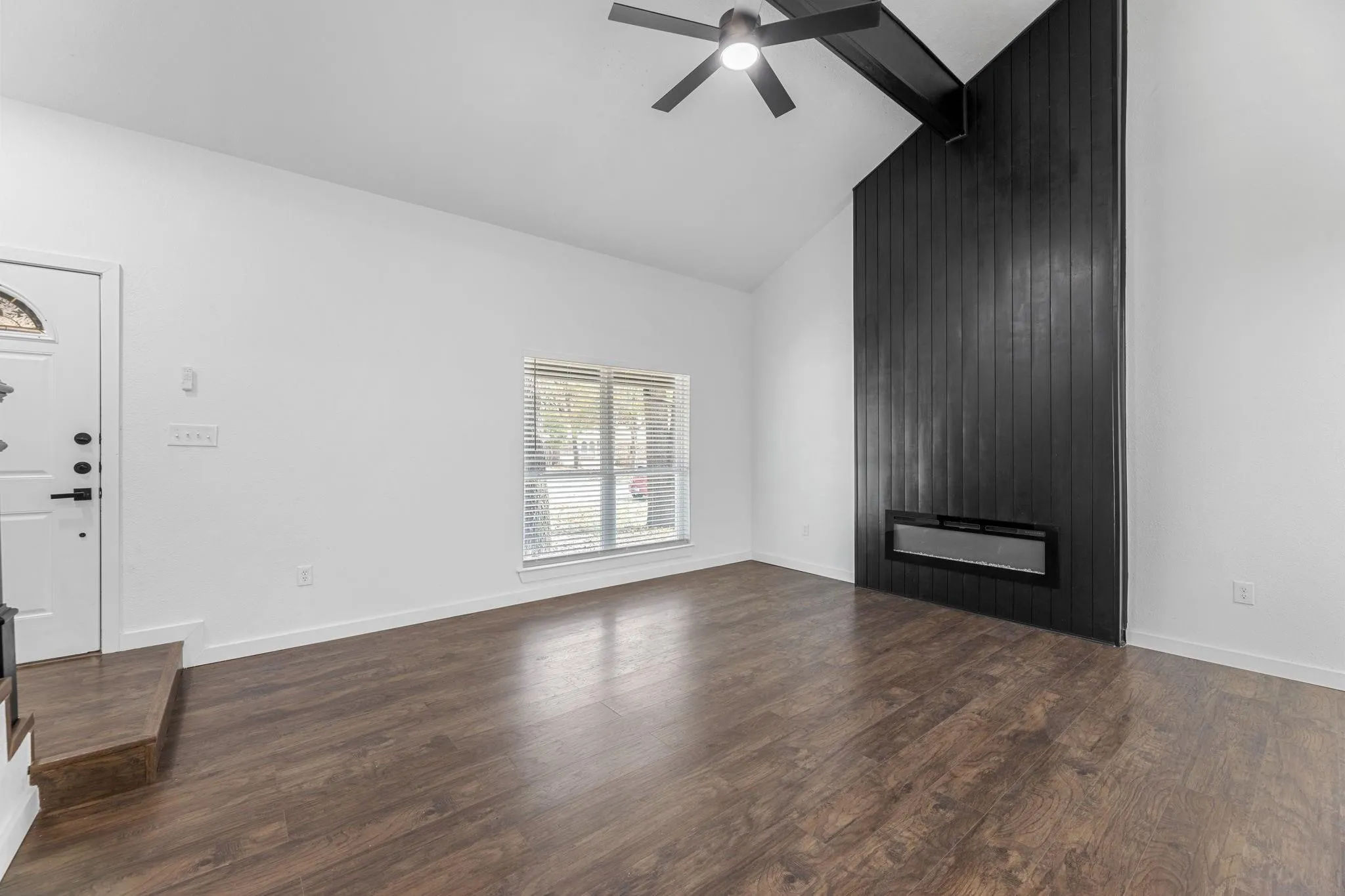Single Family Residence For Sale in Tarrant County , 2506 Holt Road, Arlington, Texas 76006, 3 Bedroom, 2 Bathroom, 2 Garage spaces, 1,787 Sqft, built in 1980, mls#21177072, Real Estate Agent in Arlington, Homes For Sale in Tarrant county, Homes For Sale in Arlington, Realtor in Arlington Texas, Real Estate Brokerage Independent Realty Texas, Luminita Cordes Realtor