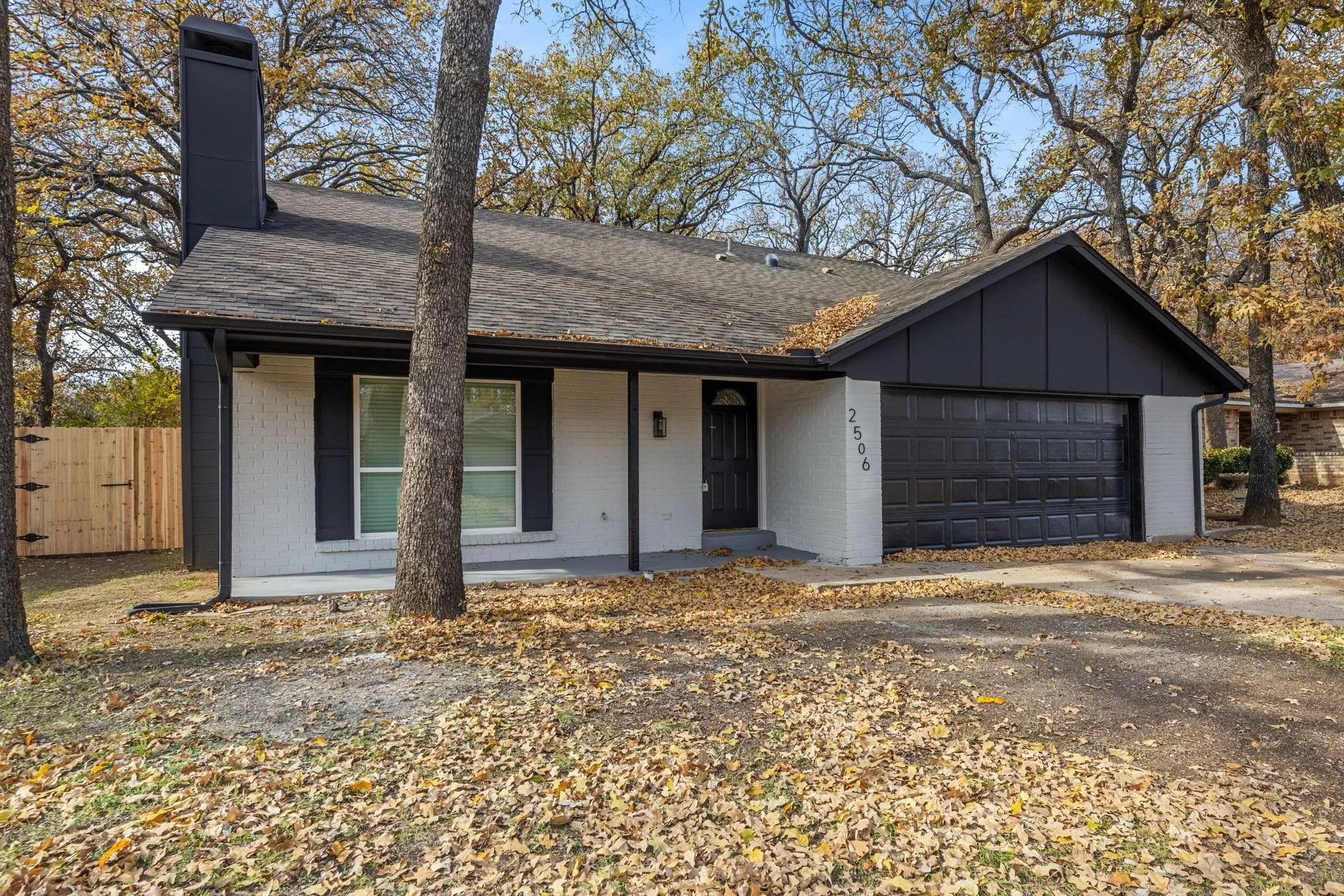Single Family Residence For Sale in Tarrant County , 2506 Holt Road, Arlington, Texas 76006, 3 Bedroom, 2 Bathroom, 2 Garage spaces, 1,787 Sqft, built in 1980, mls#21177072, Real Estate Agent in Arlington, Homes For Sale in Tarrant county, Homes For Sale in Arlington, Realtor in Arlington Texas, Real Estate Brokerage Independent Realty Texas, Luminita Cordes Realtor