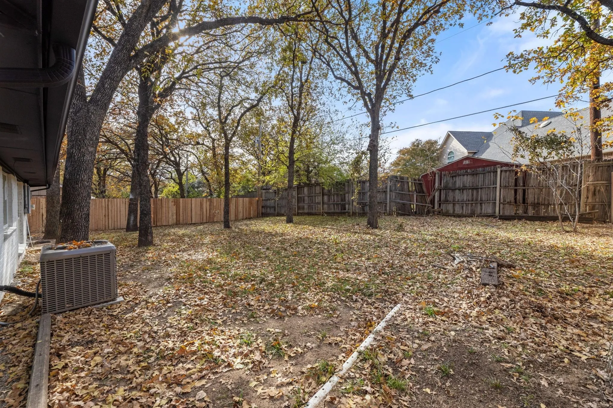 Single Family Residence For Sale in Tarrant County , 2506 Holt Road, Arlington, Texas 76006, 3 Bedroom, 2 Bathroom, 2 Garage spaces, 1,787 Sqft, built in 1980, mls#21177072, Real Estate Agent in Arlington, Homes For Sale in Tarrant county, Homes For Sale in Arlington, Realtor in Arlington Texas, Real Estate Brokerage Independent Realty Texas, Luminita Cordes Realtor