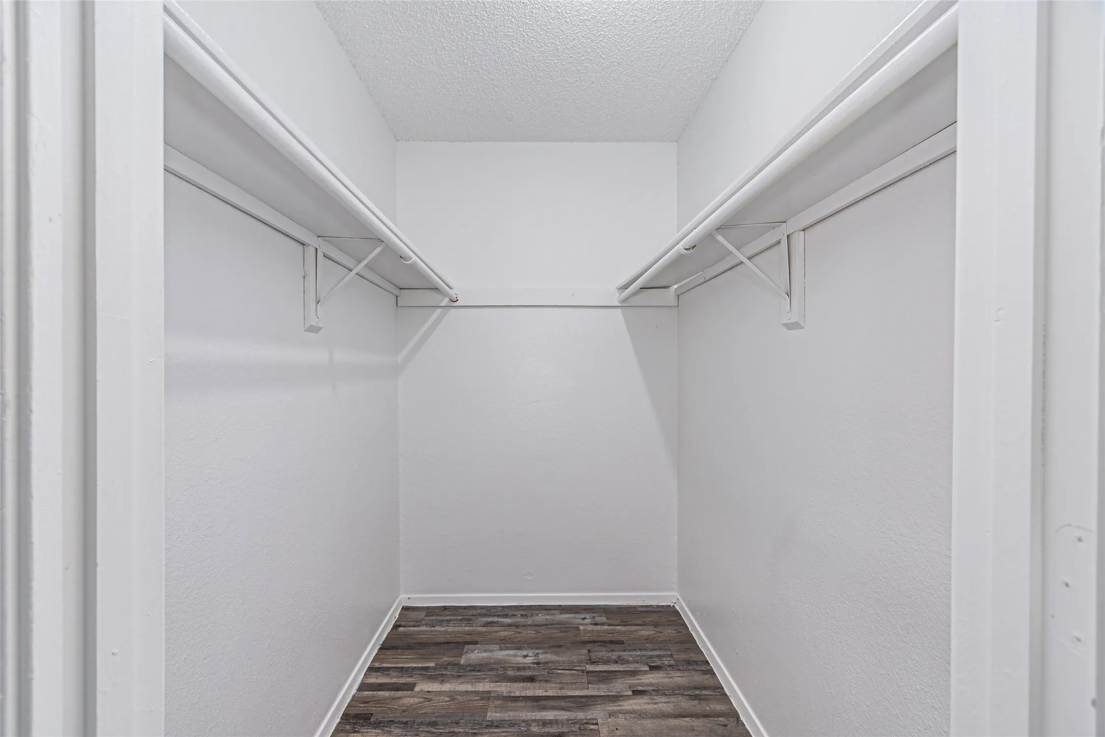 Apartment For Rent in Dallas County , 300 W Wintergreen Road 729ABP, De Soto, Texas 75115, 3 Bedrooms, 1 Bathroom, Garage spaces, 1,100 Sqft, built in 1985, Price $1,850, mls#21177712, Real Estate Agent in De Soto, Homes For Rent in Dallas county, Homes For Rent in De Soto, Realtor in De Soto Texas, Real Estate Brokerage Independent Realty Texas, Luminita Cordes Realtor