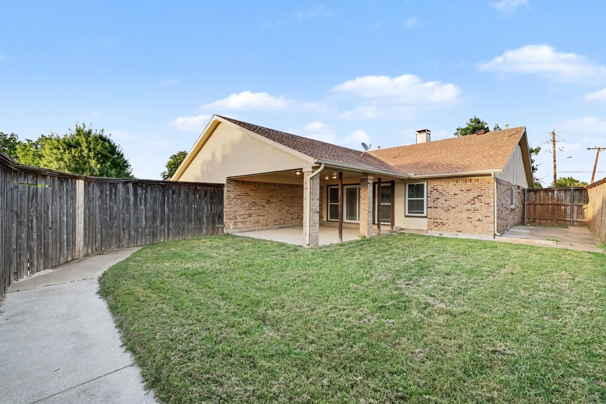 Single Family Residence For Sale in Dallas County , 229 S Heartz Road, Coppell, Texas 75019, 3 Bedroom, 2 Bathroom, 2 Garage spaces, 1,843 Sqft, built in 1981, Preowned, mls#21177656, Real Estate Agent in Coppell, Homes For Sale in Dallas county, Homes For Sale in Coppell, Realtor in Coppell Texas, Real Estate Brokerage Independent Realty Texas, Luminita Cordes Realtor