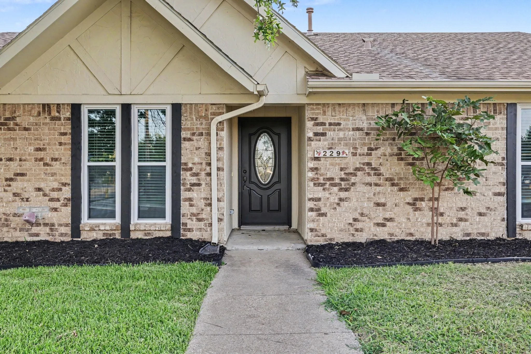 Single Family Residence For Sale in Dallas County , 229 S Heartz Road, Coppell, Texas 75019, 3 Bedroom, 2 Bathroom, 2 Garage spaces, 1,843 Sqft, built in 1981, Preowned, mls#21177656, Real Estate Agent in Coppell, Homes For Sale in Dallas county, Homes For Sale in Coppell, Realtor in Coppell Texas, Real Estate Brokerage Independent Realty Texas, Luminita Cordes Realtor