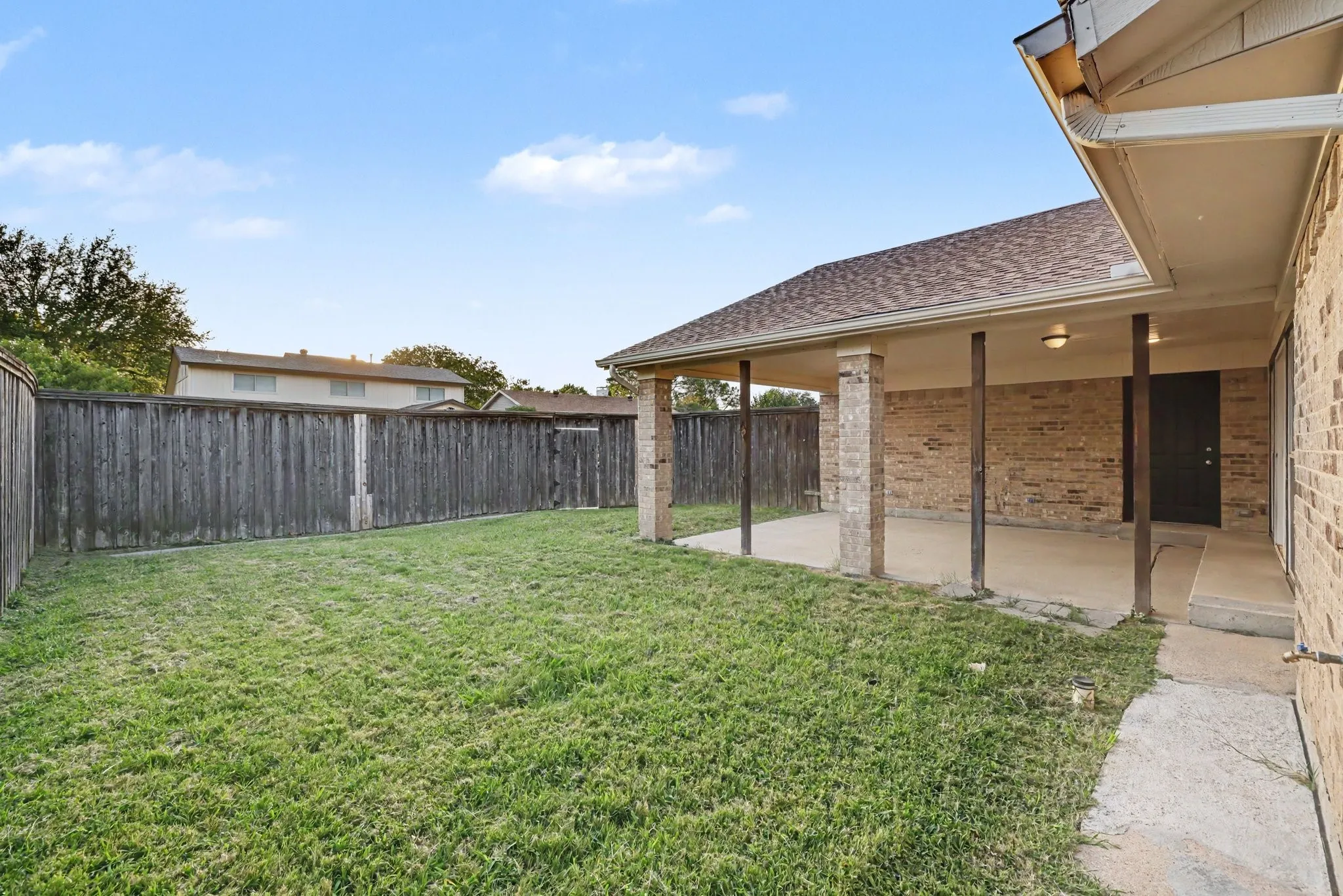 Single Family Residence For Sale in Dallas County , 229 S Heartz Road, Coppell, Texas 75019, 3 Bedroom, 2 Bathroom, 2 Garage spaces, 1,843 Sqft, built in 1981, Preowned, mls#21177656, Real Estate Agent in Coppell, Homes For Sale in Dallas county, Homes For Sale in Coppell, Realtor in Coppell Texas, Real Estate Brokerage Independent Realty Texas, Luminita Cordes Realtor