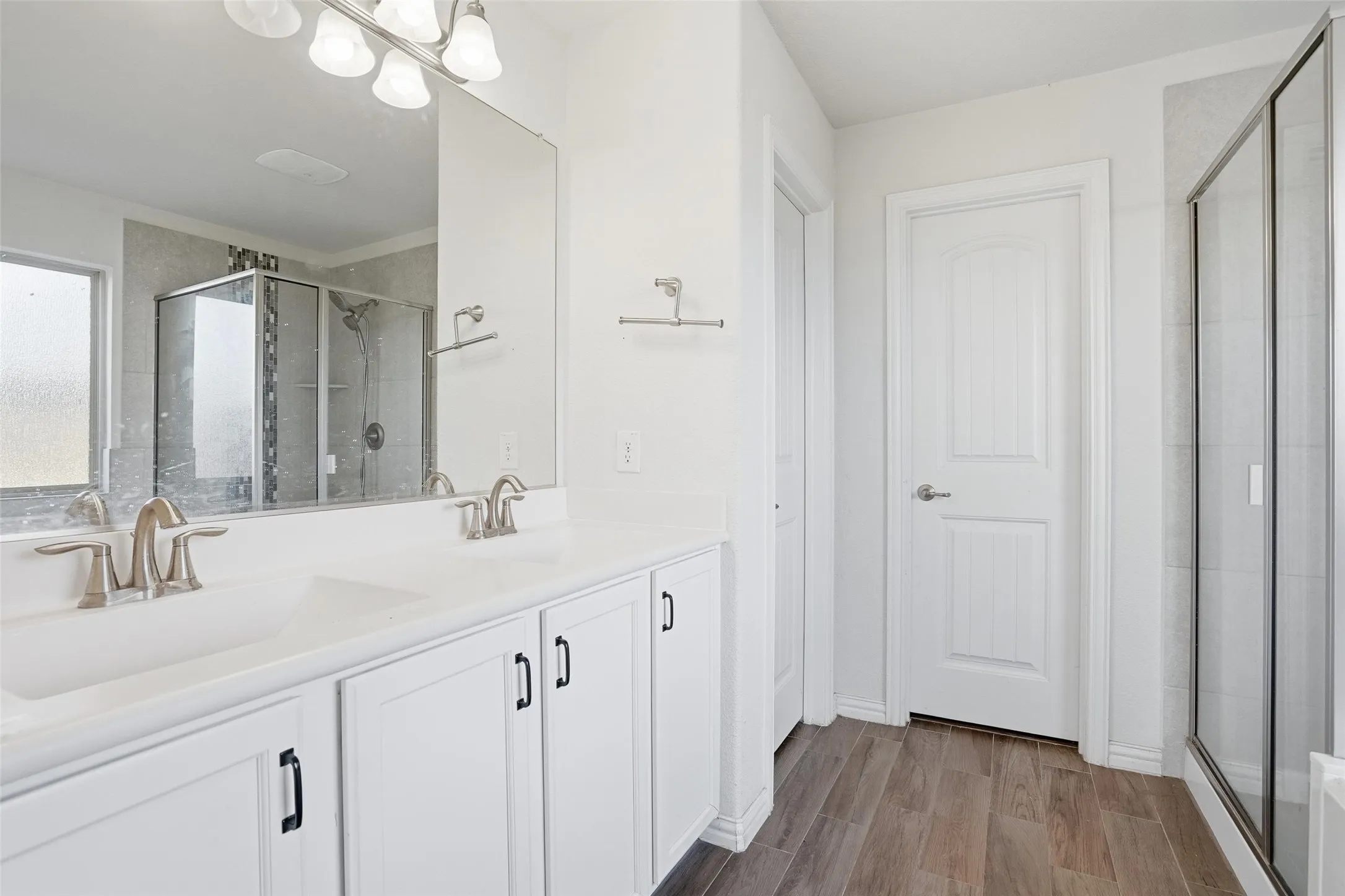 Single Family Residence For Sale in Tarrant County , 8405 Sweet Flag Lane, Fort Worth, Texas 76123, 5 Bedroom, 5 Bathroom, 2 Garage spaces, 2,806 Sqft, built in 2018, Preowned, mls#21176994, Real Estate Agent in Fort Worth, Homes For Sale in Tarrant county, Homes For Sale in Fort Worth, Realtor in Fort Worth Texas, Real Estate Brokerage Independent Realty Texas, Luminita Cordes Realtor