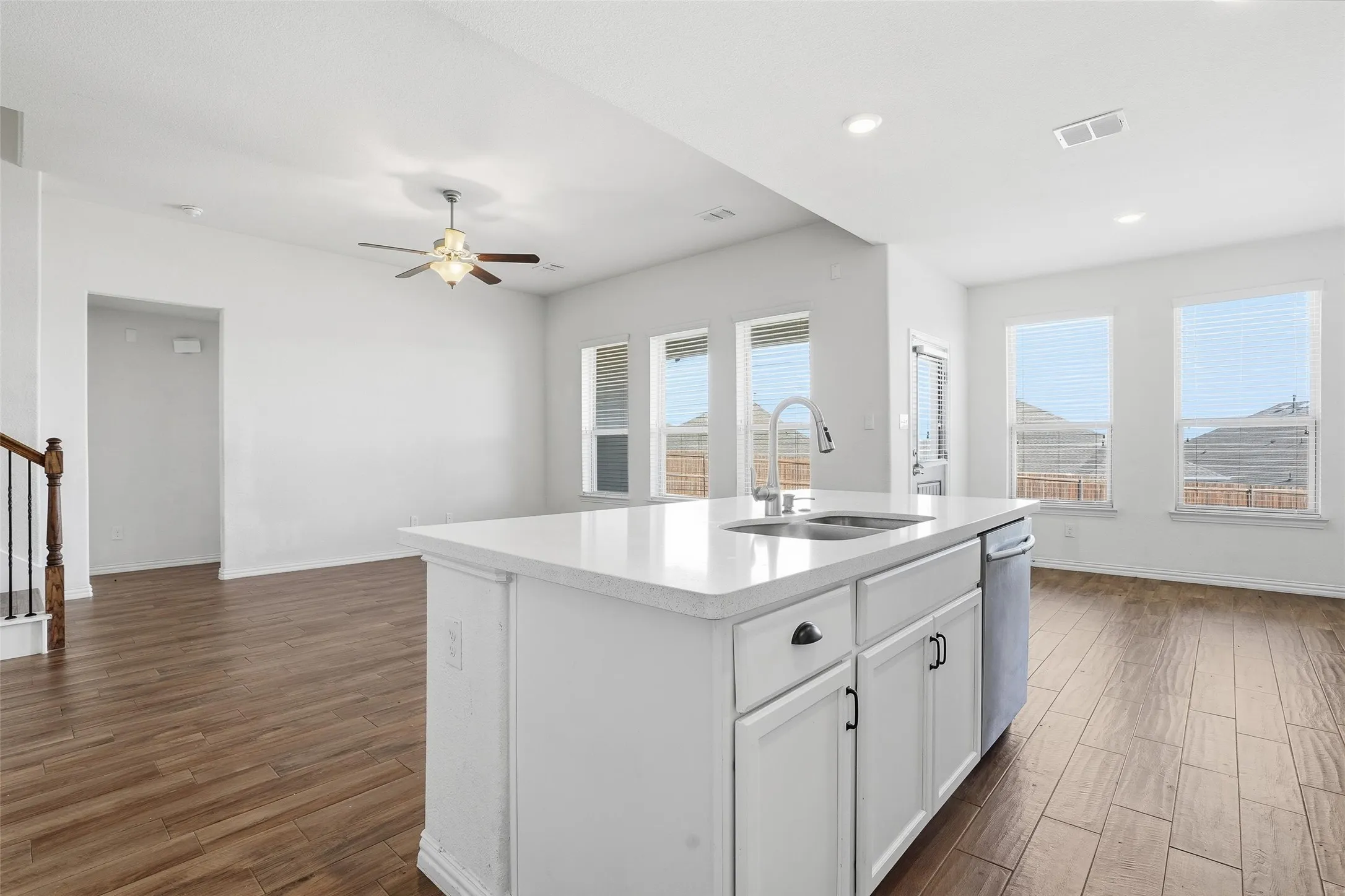 Single Family Residence For Sale in Tarrant County , 8405 Sweet Flag Lane, Fort Worth, Texas 76123, 5 Bedroom, 5 Bathroom, 2 Garage spaces, 2,806 Sqft, built in 2018, Preowned, mls#21176994, Real Estate Agent in Fort Worth, Homes For Sale in Tarrant county, Homes For Sale in Fort Worth, Realtor in Fort Worth Texas, Real Estate Brokerage Independent Realty Texas, Luminita Cordes Realtor