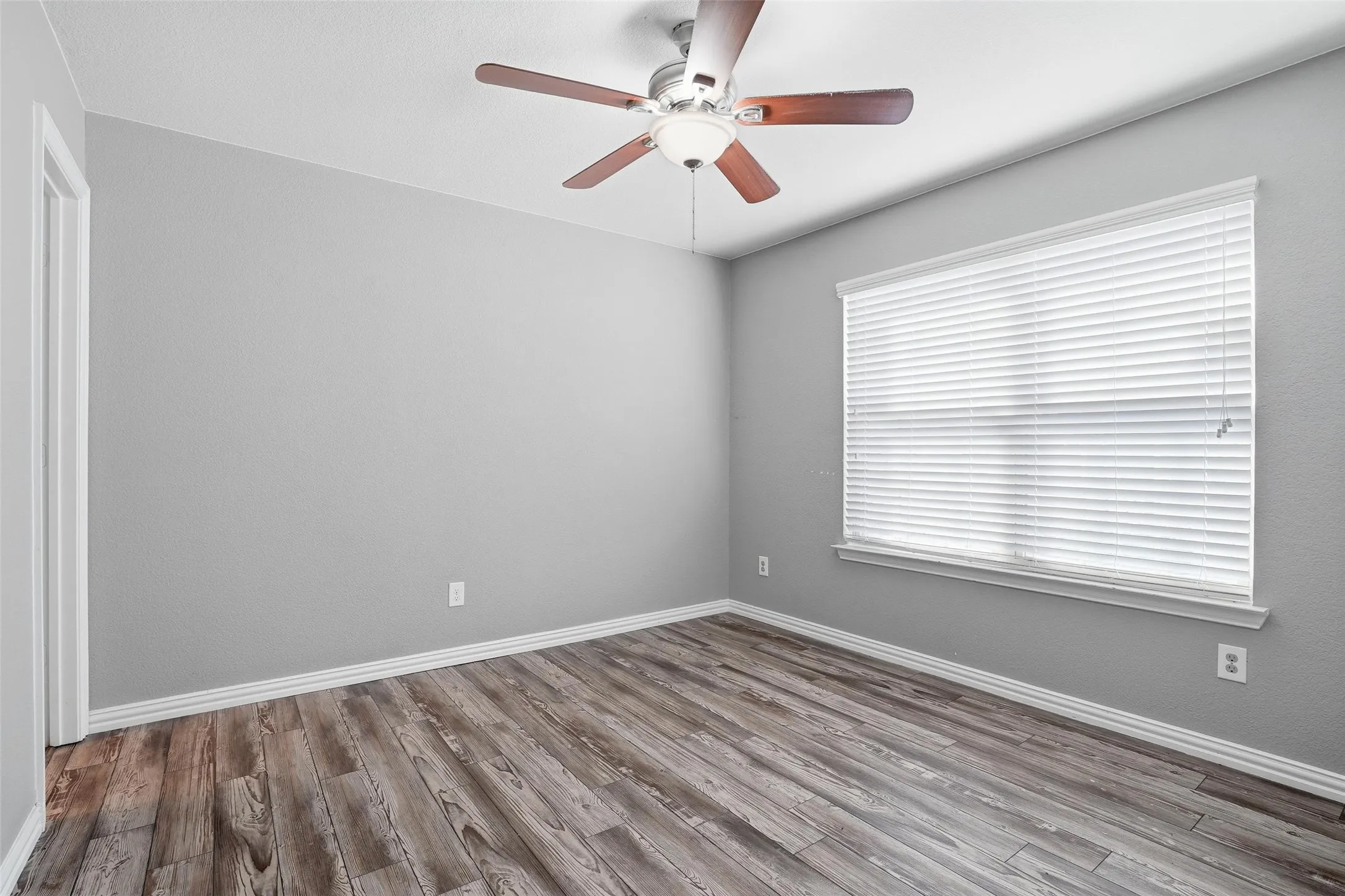 Single Family Residence For Sale in Tarrant County , 8405 Sweet Flag Lane, Fort Worth, Texas 76123, 5 Bedroom, 5 Bathroom, 2 Garage spaces, 2,806 Sqft, built in 2018, Preowned, mls#21176994, Real Estate Agent in Fort Worth, Homes For Sale in Tarrant county, Homes For Sale in Fort Worth, Realtor in Fort Worth Texas, Real Estate Brokerage Independent Realty Texas, Luminita Cordes Realtor