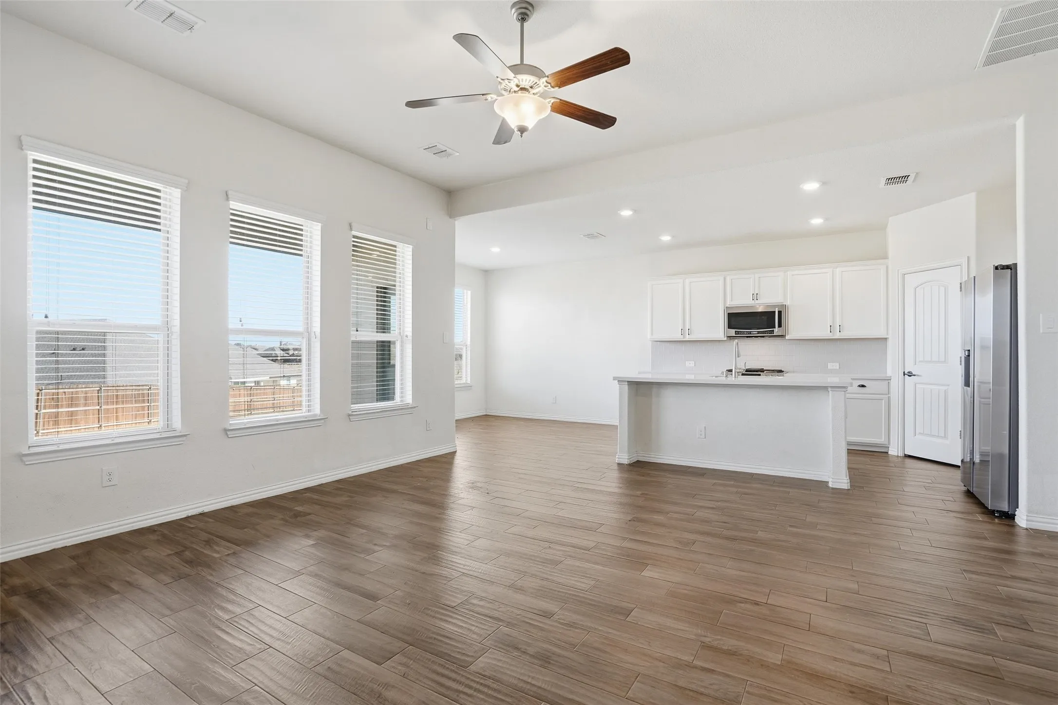 Single Family Residence For Sale in Tarrant County , 8405 Sweet Flag Lane, Fort Worth, Texas 76123, 5 Bedroom, 5 Bathroom, 2 Garage spaces, 2,806 Sqft, built in 2018, Preowned, mls#21176994, Real Estate Agent in Fort Worth, Homes For Sale in Tarrant county, Homes For Sale in Fort Worth, Realtor in Fort Worth Texas, Real Estate Brokerage Independent Realty Texas, Luminita Cordes Realtor