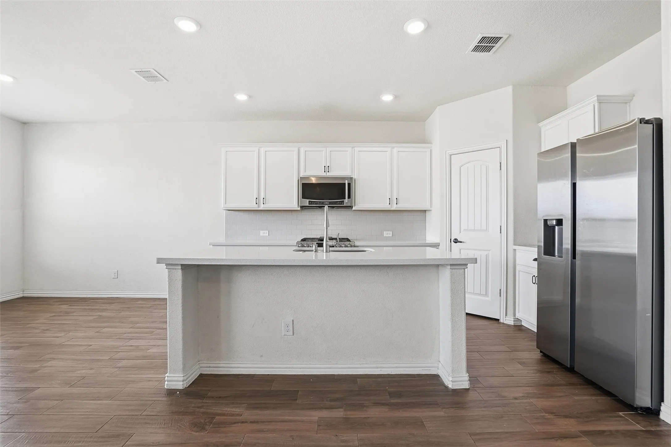 Single Family Residence For Sale in Tarrant County , 8405 Sweet Flag Lane, Fort Worth, Texas 76123, 5 Bedroom, 5 Bathroom, 2 Garage spaces, 2,806 Sqft, built in 2018, Preowned, mls#21176994, Real Estate Agent in Fort Worth, Homes For Sale in Tarrant county, Homes For Sale in Fort Worth, Realtor in Fort Worth Texas, Real Estate Brokerage Independent Realty Texas, Luminita Cordes Realtor