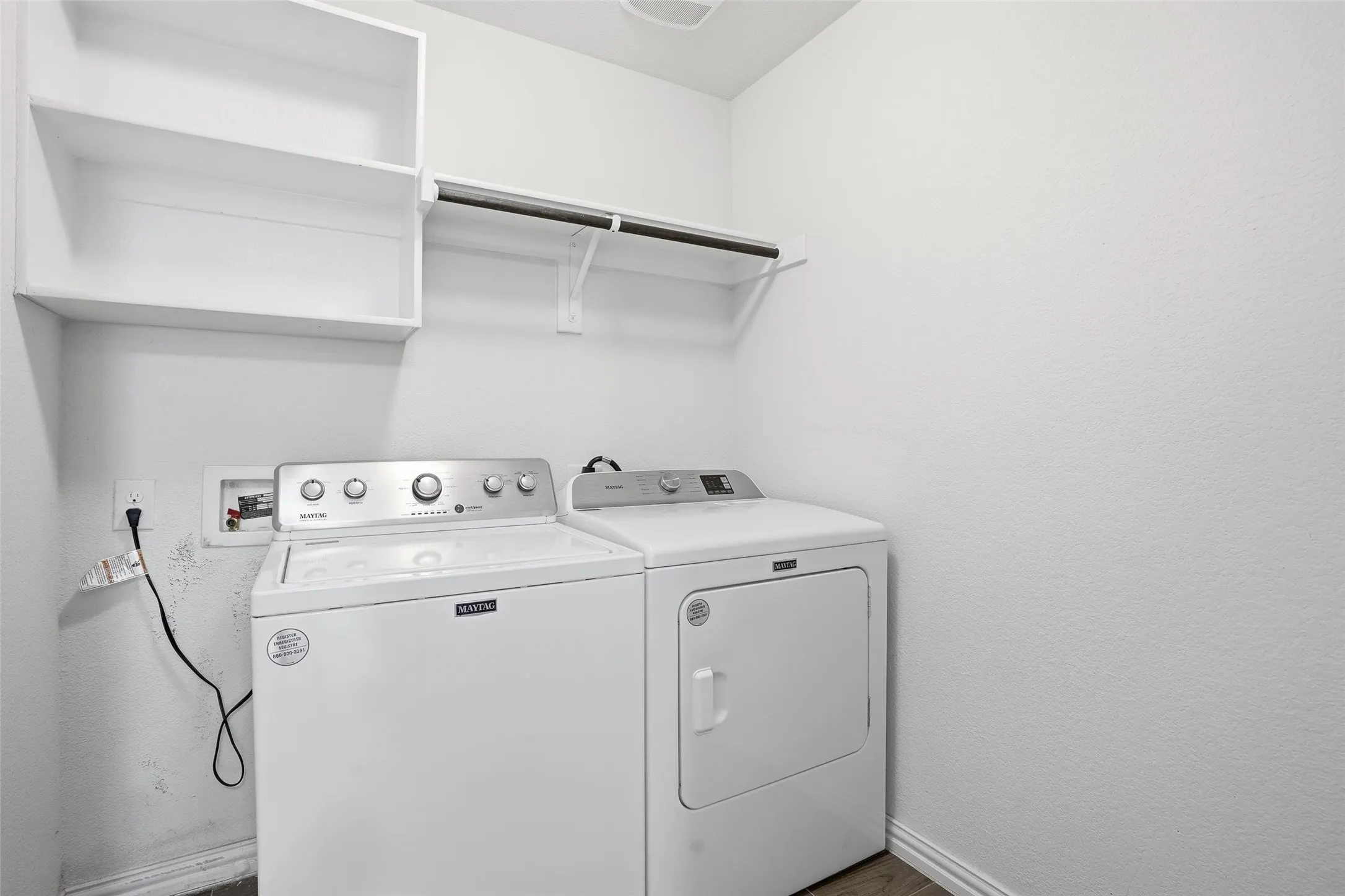 Single Family Residence For Sale in Tarrant County , 8405 Sweet Flag Lane, Fort Worth, Texas 76123, 5 Bedroom, 5 Bathroom, 2 Garage spaces, 2,806 Sqft, built in 2018, Preowned, mls#21176994, Real Estate Agent in Fort Worth, Homes For Sale in Tarrant county, Homes For Sale in Fort Worth, Realtor in Fort Worth Texas, Real Estate Brokerage Independent Realty Texas, Luminita Cordes Realtor