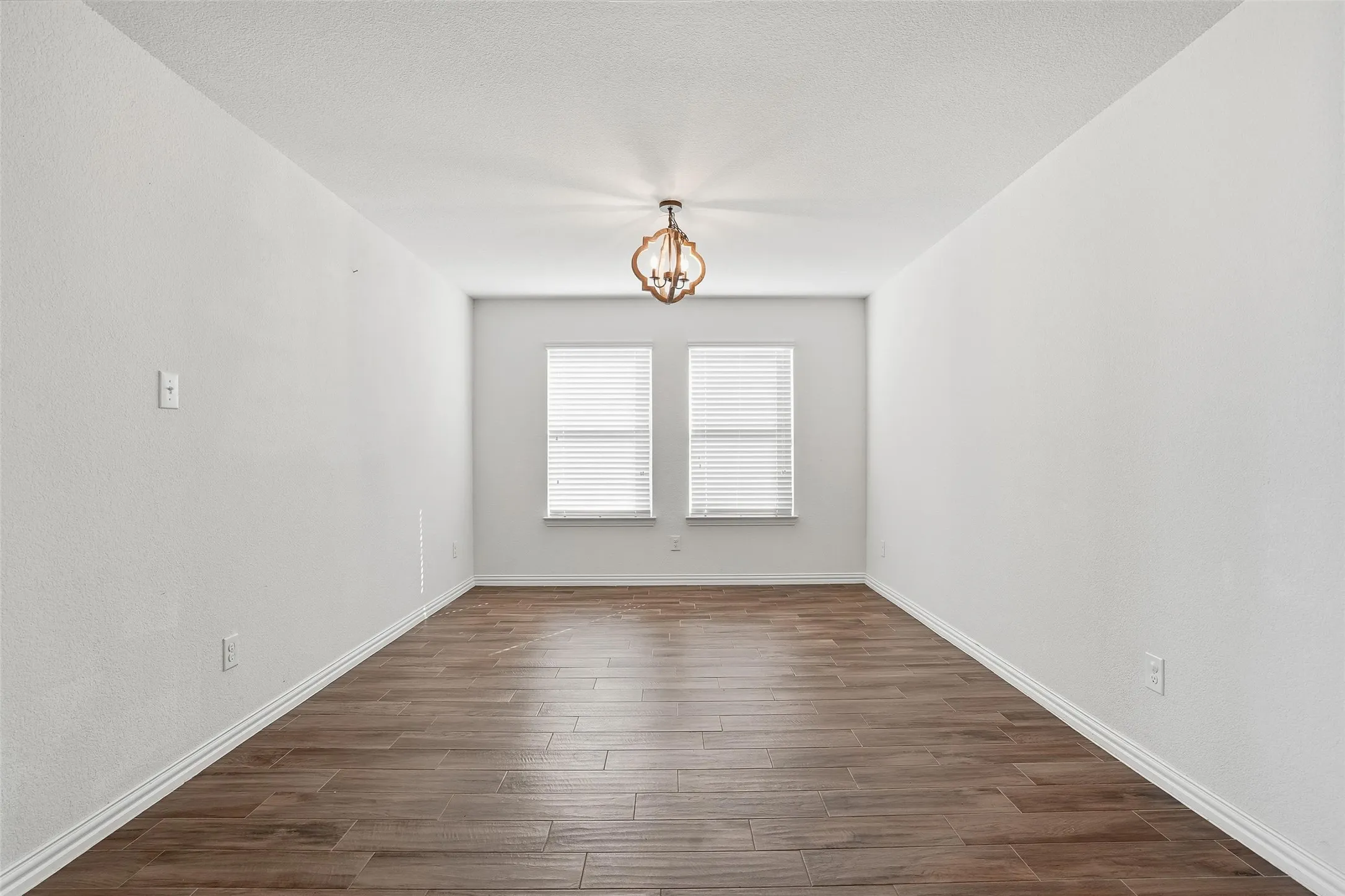Single Family Residence For Sale in Tarrant County , 8405 Sweet Flag Lane, Fort Worth, Texas 76123, 5 Bedroom, 5 Bathroom, 2 Garage spaces, 2,806 Sqft, built in 2018, Preowned, mls#21176994, Real Estate Agent in Fort Worth, Homes For Sale in Tarrant county, Homes For Sale in Fort Worth, Realtor in Fort Worth Texas, Real Estate Brokerage Independent Realty Texas, Luminita Cordes Realtor
