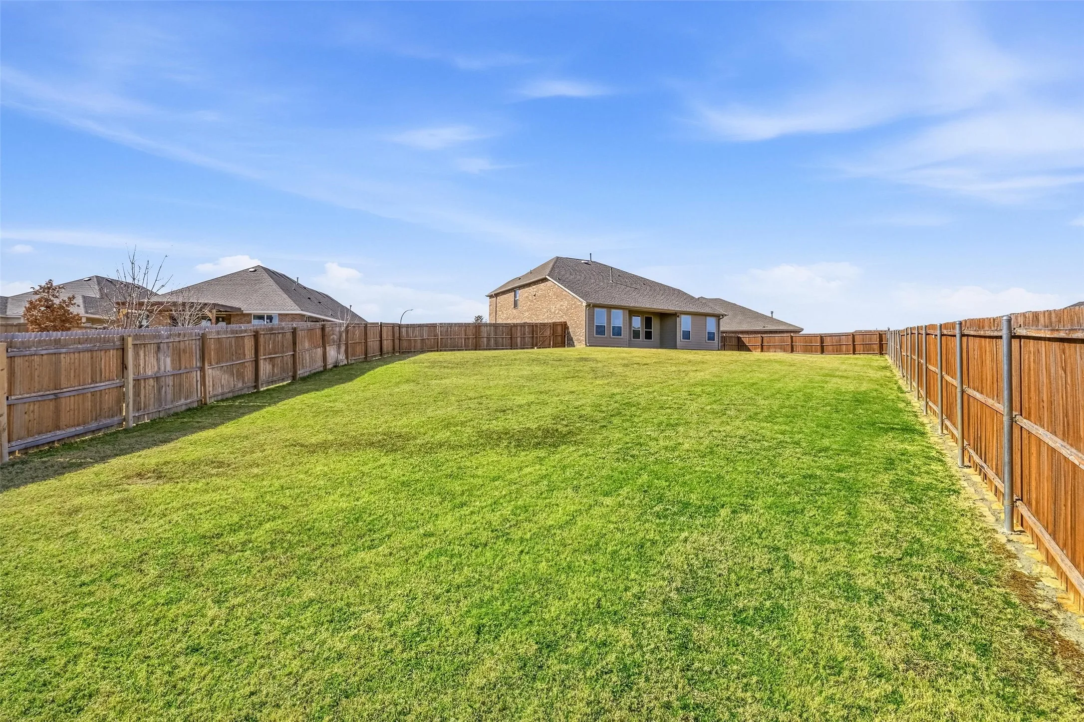 Single Family Residence For Sale in Tarrant County , 8405 Sweet Flag Lane, Fort Worth, Texas 76123, 5 Bedroom, 5 Bathroom, 2 Garage spaces, 2,806 Sqft, built in 2018, Preowned, mls#21176994, Real Estate Agent in Fort Worth, Homes For Sale in Tarrant county, Homes For Sale in Fort Worth, Realtor in Fort Worth Texas, Real Estate Brokerage Independent Realty Texas, Luminita Cordes Realtor