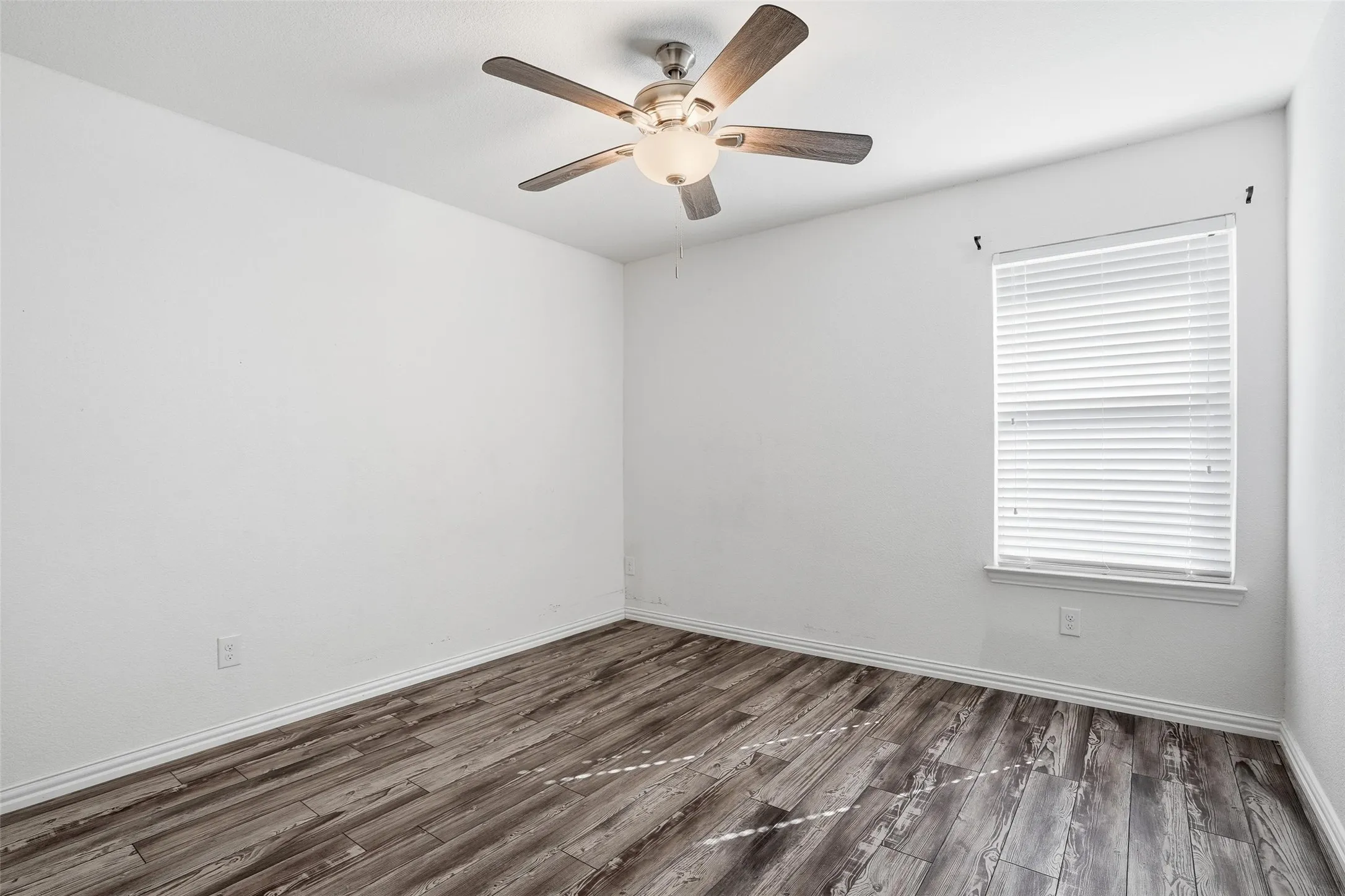 Single Family Residence For Sale in Tarrant County , 8405 Sweet Flag Lane, Fort Worth, Texas 76123, 5 Bedroom, 5 Bathroom, 2 Garage spaces, 2,806 Sqft, built in 2018, Preowned, mls#21176994, Real Estate Agent in Fort Worth, Homes For Sale in Tarrant county, Homes For Sale in Fort Worth, Realtor in Fort Worth Texas, Real Estate Brokerage Independent Realty Texas, Luminita Cordes Realtor