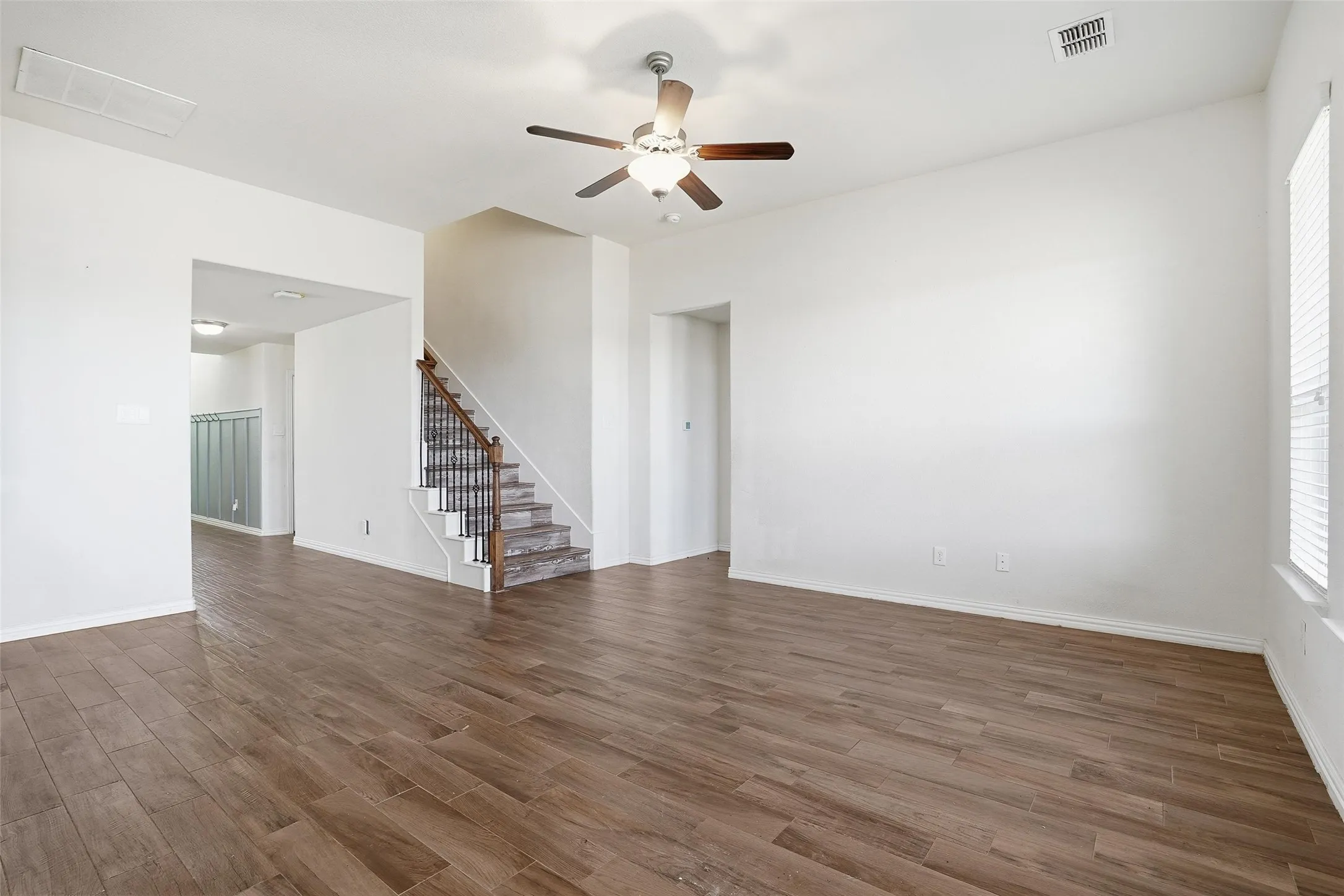 Single Family Residence For Sale in Tarrant County , 8405 Sweet Flag Lane, Fort Worth, Texas 76123, 5 Bedroom, 5 Bathroom, 2 Garage spaces, 2,806 Sqft, built in 2018, Preowned, mls#21176994, Real Estate Agent in Fort Worth, Homes For Sale in Tarrant county, Homes For Sale in Fort Worth, Realtor in Fort Worth Texas, Real Estate Brokerage Independent Realty Texas, Luminita Cordes Realtor