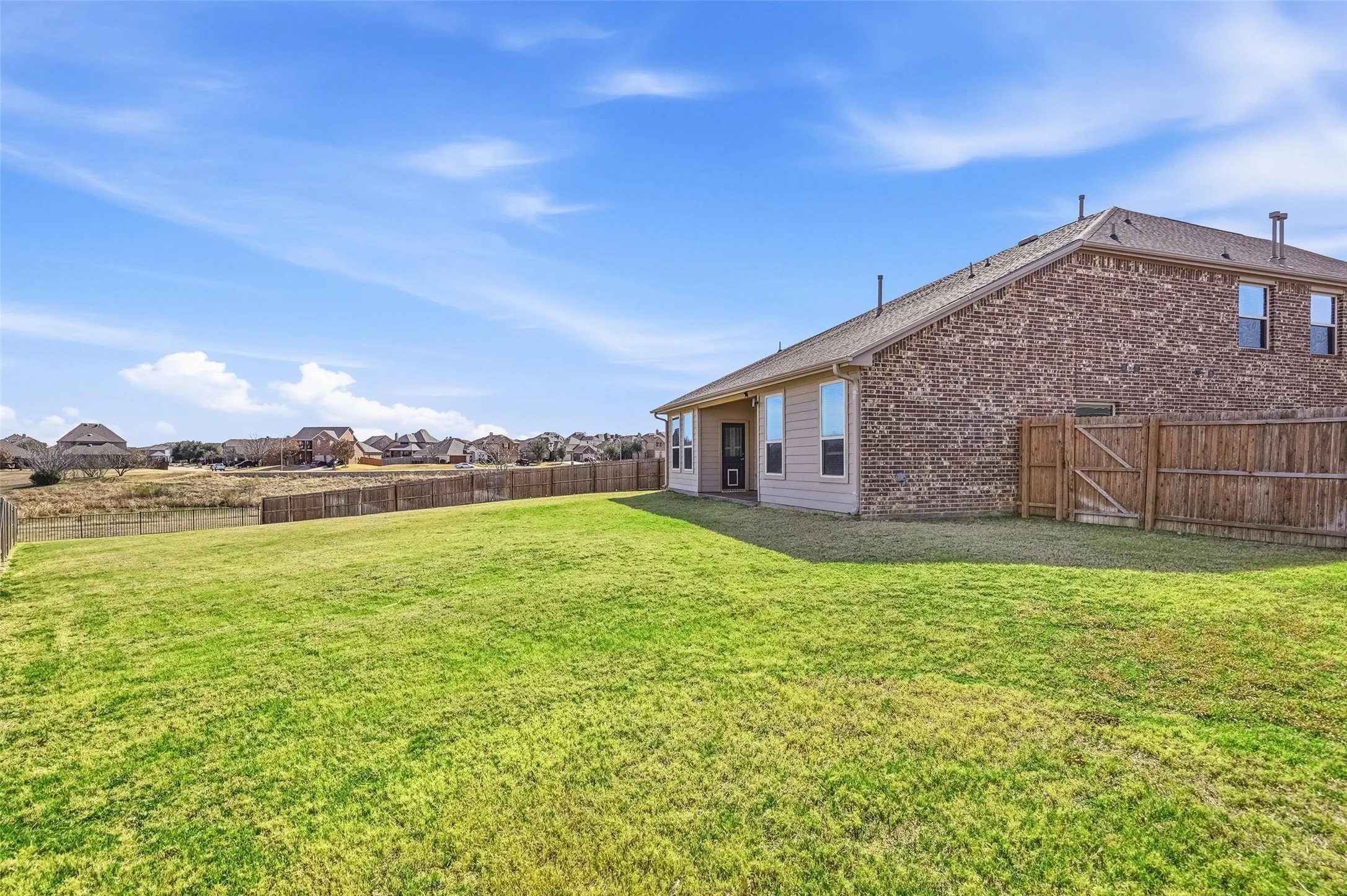 Single Family Residence For Sale in Tarrant County , 8405 Sweet Flag Lane, Fort Worth, Texas 76123, 5 Bedroom, 5 Bathroom, 2 Garage spaces, 2,806 Sqft, built in 2018, Preowned, mls#21176994, Real Estate Agent in Fort Worth, Homes For Sale in Tarrant county, Homes For Sale in Fort Worth, Realtor in Fort Worth Texas, Real Estate Brokerage Independent Realty Texas, Luminita Cordes Realtor