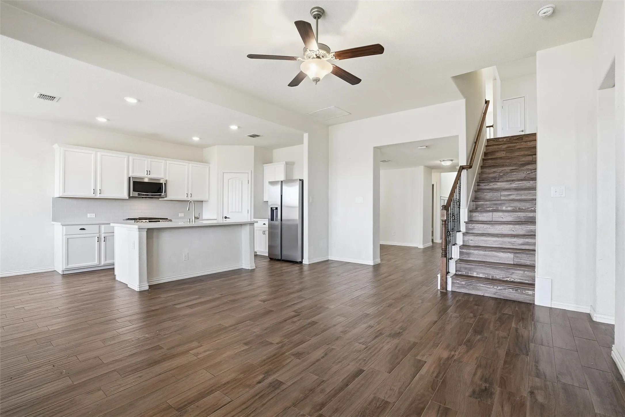 Single Family Residence For Sale in Tarrant County , 8405 Sweet Flag Lane, Fort Worth, Texas 76123, 5 Bedroom, 5 Bathroom, 2 Garage spaces, 2,806 Sqft, built in 2018, Preowned, mls#21176994, Real Estate Agent in Fort Worth, Homes For Sale in Tarrant county, Homes For Sale in Fort Worth, Realtor in Fort Worth Texas, Real Estate Brokerage Independent Realty Texas, Luminita Cordes Realtor