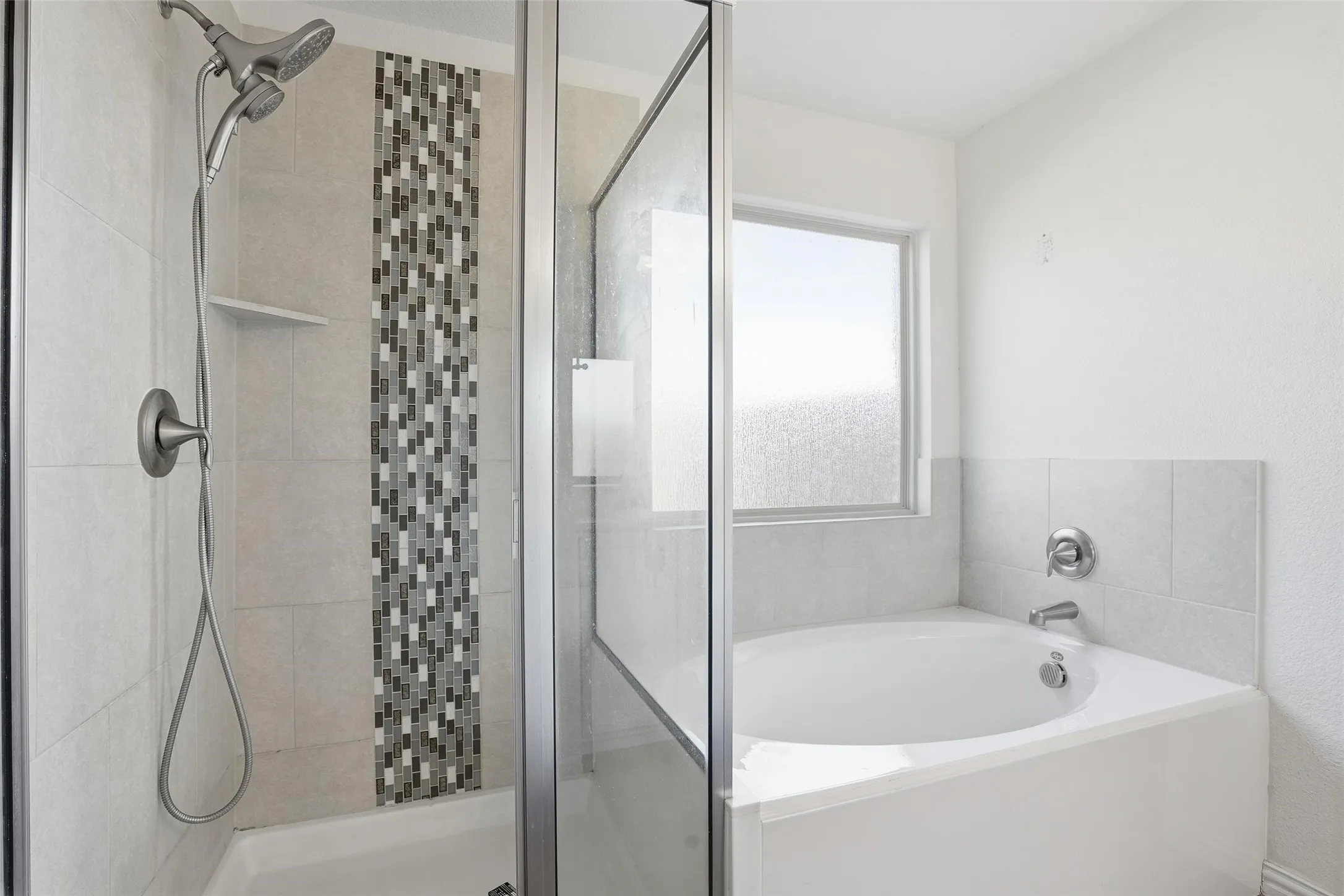 Single Family Residence For Sale in Tarrant County , 8405 Sweet Flag Lane, Fort Worth, Texas 76123, 5 Bedroom, 5 Bathroom, 2 Garage spaces, 2,806 Sqft, built in 2018, Preowned, mls#21176994, Real Estate Agent in Fort Worth, Homes For Sale in Tarrant county, Homes For Sale in Fort Worth, Realtor in Fort Worth Texas, Real Estate Brokerage Independent Realty Texas, Luminita Cordes Realtor