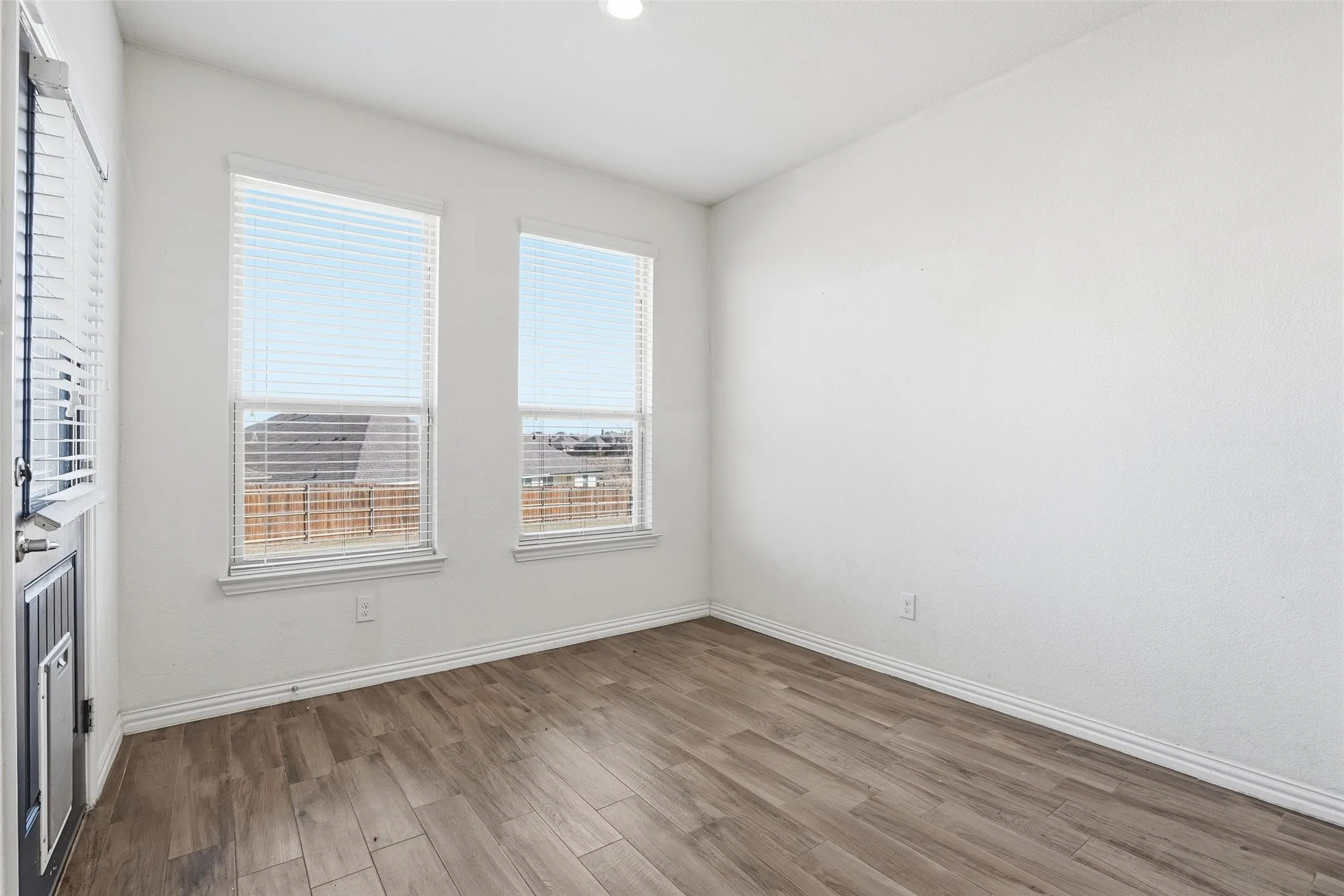Single Family Residence For Sale in Tarrant County , 8405 Sweet Flag Lane, Fort Worth, Texas 76123, 5 Bedroom, 5 Bathroom, 2 Garage spaces, 2,806 Sqft, built in 2018, Preowned, mls#21176994, Real Estate Agent in Fort Worth, Homes For Sale in Tarrant county, Homes For Sale in Fort Worth, Realtor in Fort Worth Texas, Real Estate Brokerage Independent Realty Texas, Luminita Cordes Realtor