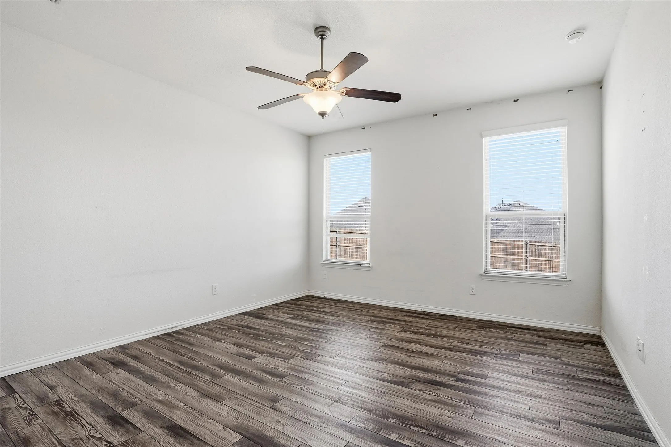 Single Family Residence For Sale in Tarrant County , 8405 Sweet Flag Lane, Fort Worth, Texas 76123, 5 Bedroom, 5 Bathroom, 2 Garage spaces, 2,806 Sqft, built in 2018, Preowned, mls#21176994, Real Estate Agent in Fort Worth, Homes For Sale in Tarrant county, Homes For Sale in Fort Worth, Realtor in Fort Worth Texas, Real Estate Brokerage Independent Realty Texas, Luminita Cordes Realtor