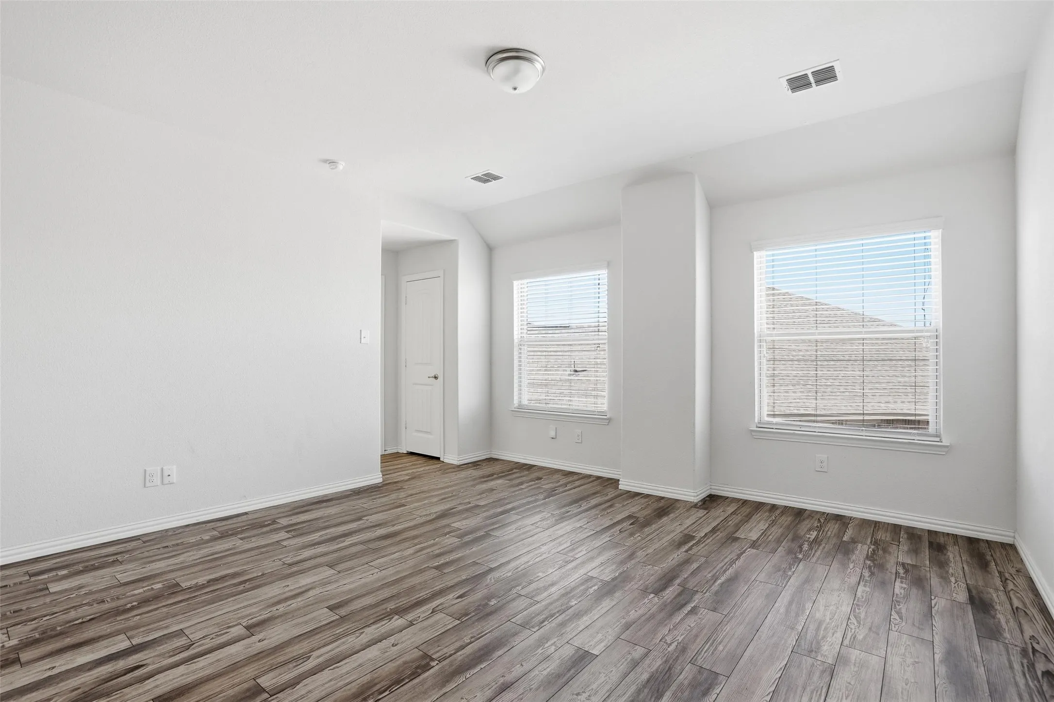 Single Family Residence For Sale in Tarrant County , 8405 Sweet Flag Lane, Fort Worth, Texas 76123, 5 Bedroom, 5 Bathroom, 2 Garage spaces, 2,806 Sqft, built in 2018, Preowned, mls#21176994, Real Estate Agent in Fort Worth, Homes For Sale in Tarrant county, Homes For Sale in Fort Worth, Realtor in Fort Worth Texas, Real Estate Brokerage Independent Realty Texas, Luminita Cordes Realtor