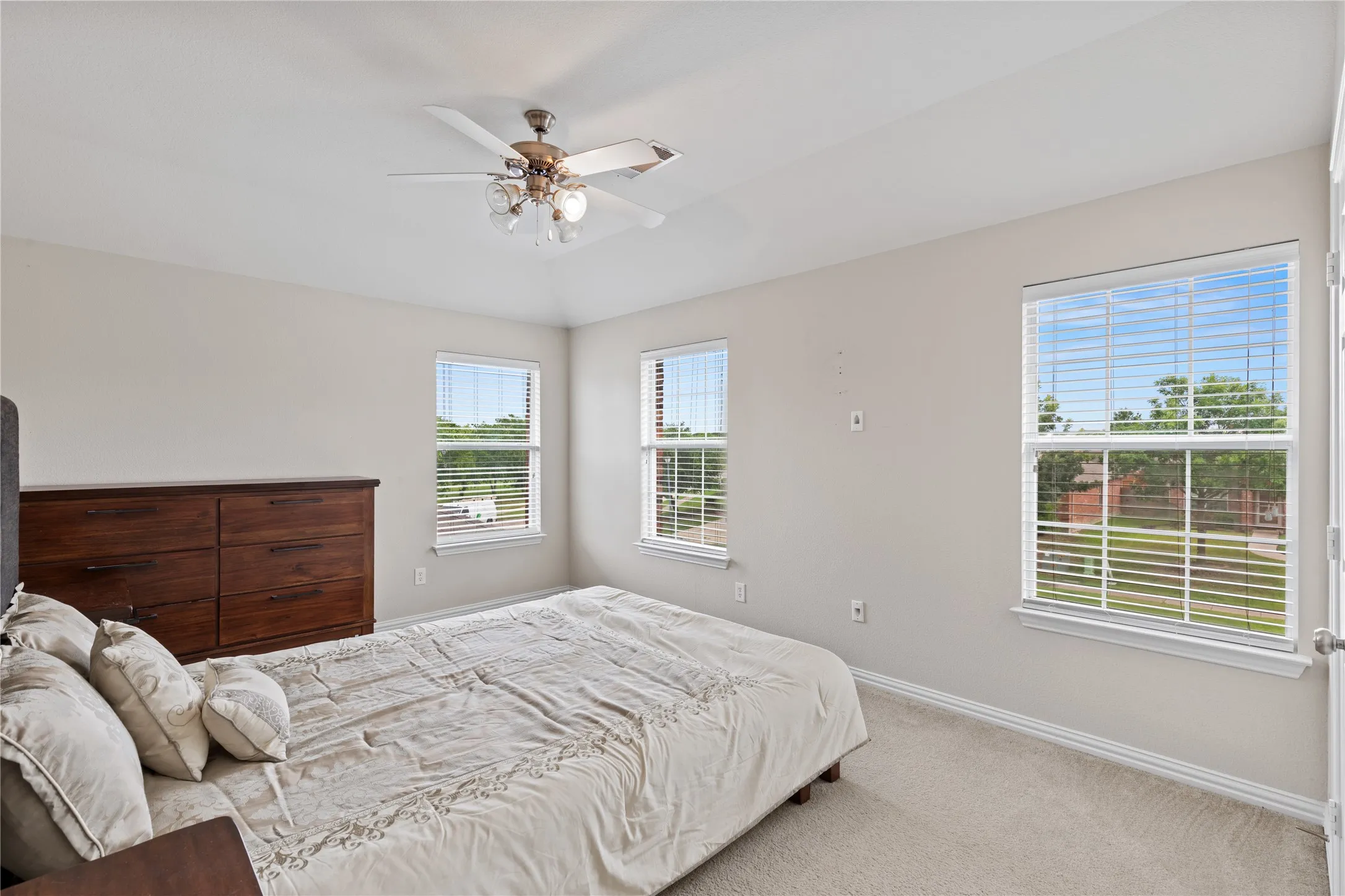 Single Family Residence For Sale in Collin County , 503 Creekside Drive, Princeton, Texas 75407, 3 Bedrooms, 3 Bathrooms, 2 Garage spaces, 2,325 Sqft, built in 2006, Preowned, Price $339,000, mls#21177779, Real Estate Agent in Princeton, Homes For Sale in Collin county, Homes For Sale in Princeton, Realtor in Princeton Texas, Real Estate Brokerage Independent Realty Texas, Luminita Cordes Realtor