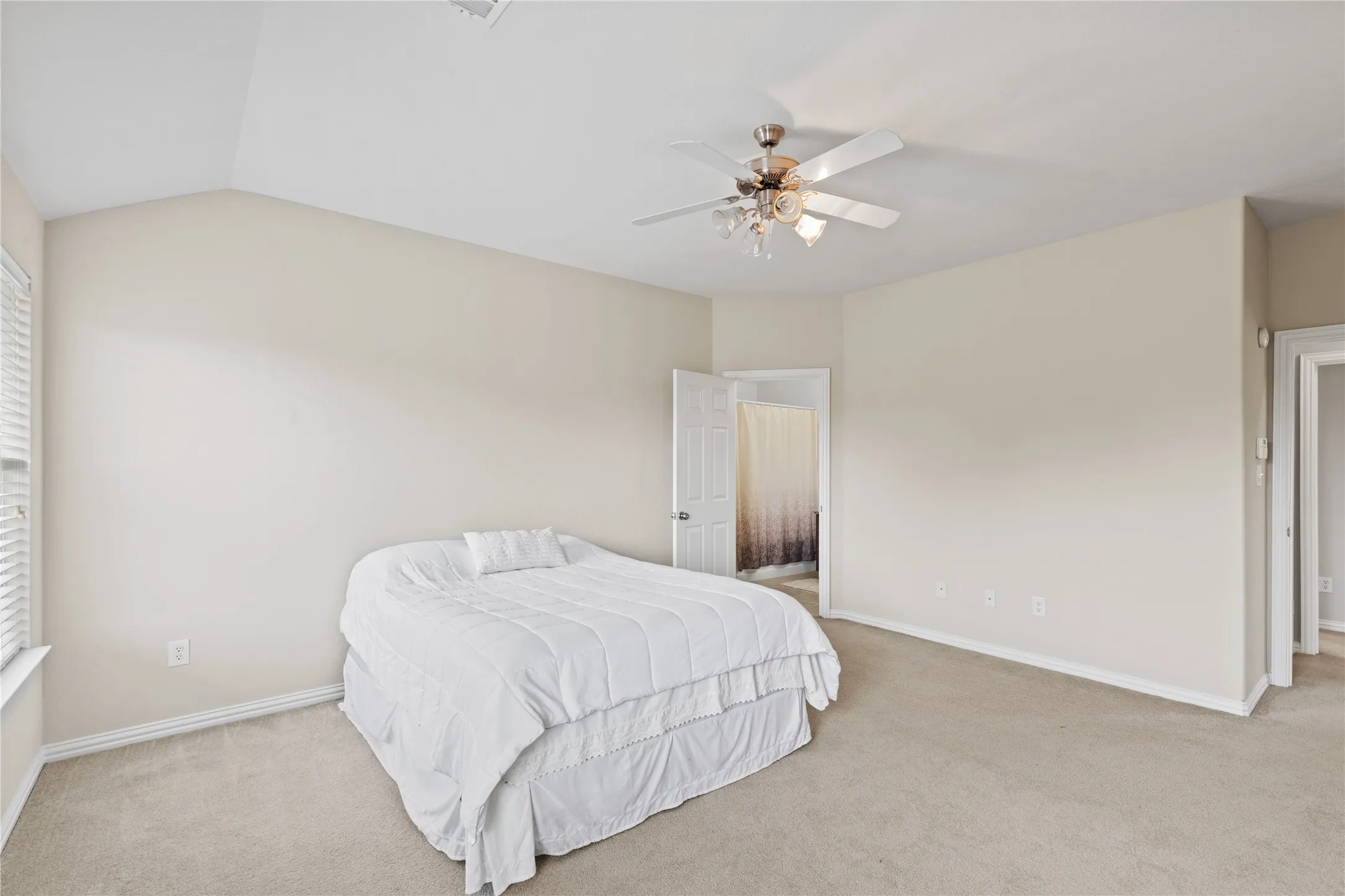 Single Family Residence For Sale in Collin County , 503 Creekside Drive, Princeton, Texas 75407, 3 Bedrooms, 3 Bathrooms, 2 Garage spaces, 2,325 Sqft, built in 2006, Preowned, Price $339,000, mls#21177779, Real Estate Agent in Princeton, Homes For Sale in Collin county, Homes For Sale in Princeton, Realtor in Princeton Texas, Real Estate Brokerage Independent Realty Texas, Luminita Cordes Realtor