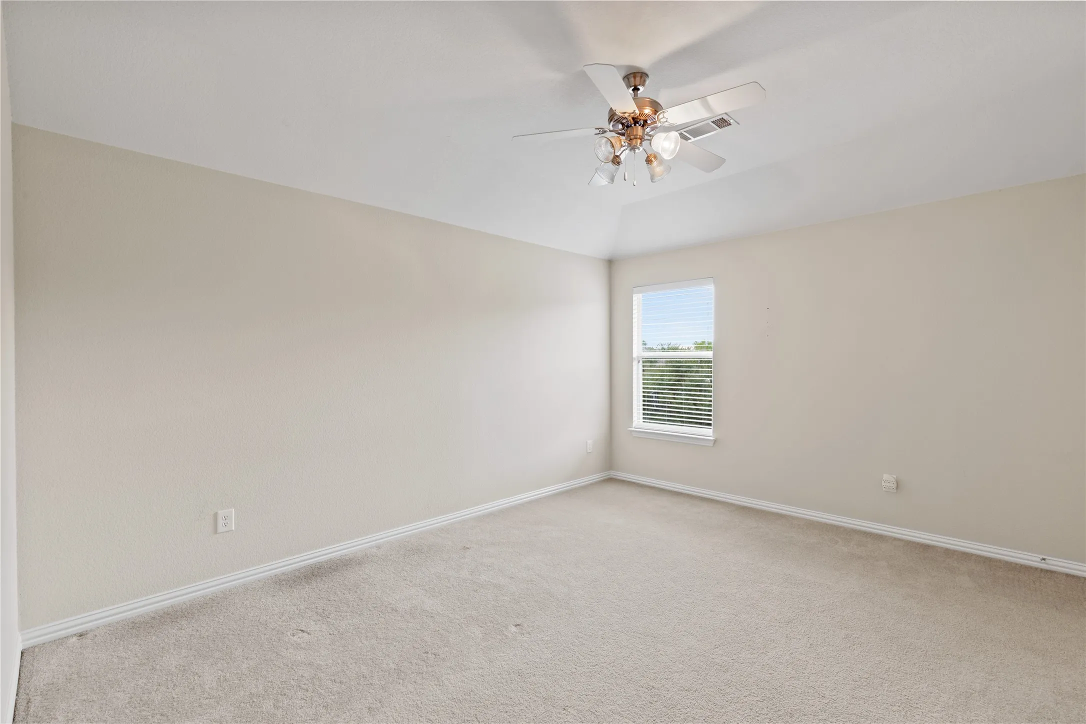 Single Family Residence For Sale in Collin County , 503 Creekside Drive, Princeton, Texas 75407, 3 Bedrooms, 3 Bathrooms, 2 Garage spaces, 2,325 Sqft, built in 2006, Preowned, Price $339,000, mls#21177779, Real Estate Agent in Princeton, Homes For Sale in Collin county, Homes For Sale in Princeton, Realtor in Princeton Texas, Real Estate Brokerage Independent Realty Texas, Luminita Cordes Realtor