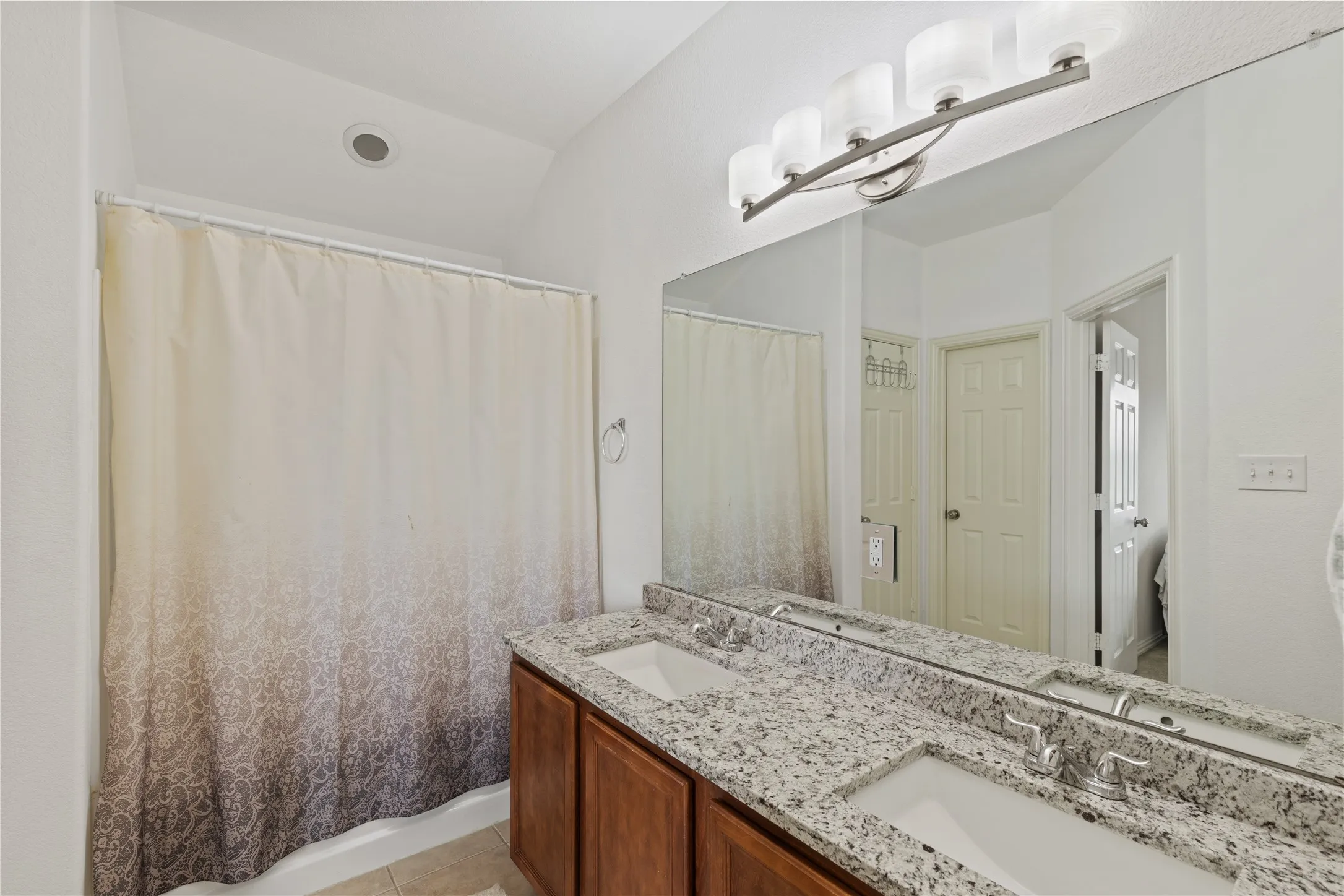 Single Family Residence For Sale in Collin County , 503 Creekside Drive, Princeton, Texas 75407, 3 Bedrooms, 3 Bathrooms, 2 Garage spaces, 2,325 Sqft, built in 2006, Preowned, Price $339,000, mls#21177779, Real Estate Agent in Princeton, Homes For Sale in Collin county, Homes For Sale in Princeton, Realtor in Princeton Texas, Real Estate Brokerage Independent Realty Texas, Luminita Cordes Realtor
