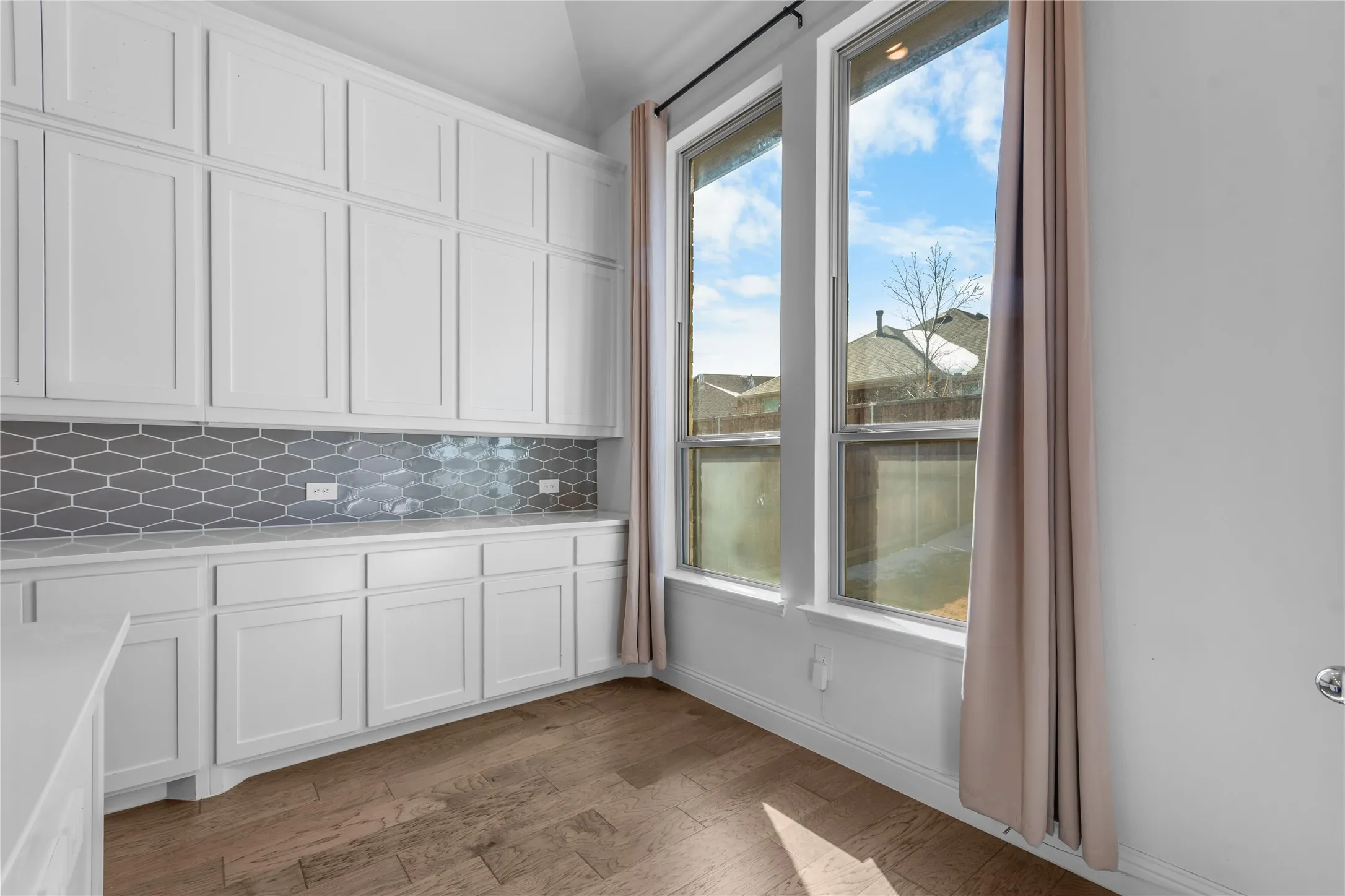 Single Family Residence For Sale in Tarrant County , 1669 Stowers Trail, Fort Worth, Texas 76052, 4 Bedrooms, 3 Bathrooms, 2 Garage spaces, 2,294 Sqft, built in 2021, Price $535,000, mls#21176882, Real Estate Agent in Fort Worth, Homes For Sale in Tarrant county, Homes For Sale in Fort Worth, Realtor in Fort Worth Texas, Real Estate Brokerage Independent Realty Texas, Luminita Cordes Realtor