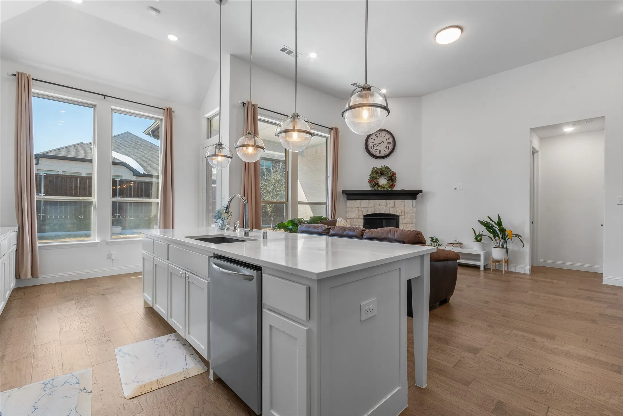 Single Family Residence For Sale in Tarrant County , 1669 Stowers Trail, Fort Worth, Texas 76052, 4 Bedrooms, 3 Bathrooms, 2 Garage spaces, 2,294 Sqft, built in 2021, Price $535,000, mls#21176882, Real Estate Agent in Fort Worth, Homes For Sale in Tarrant county, Homes For Sale in Fort Worth, Realtor in Fort Worth Texas, Real Estate Brokerage Independent Realty Texas, Luminita Cordes Realtor