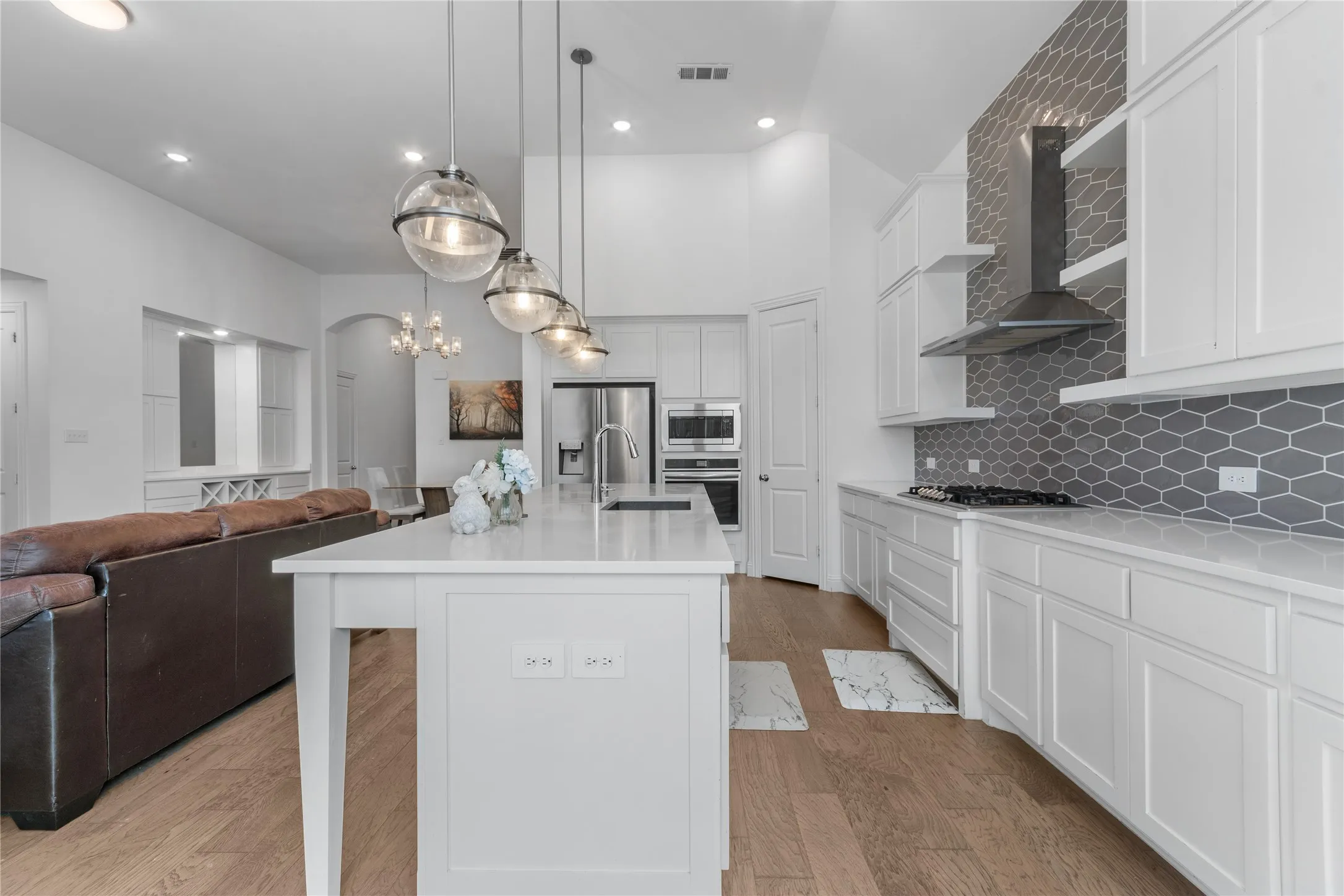 Single Family Residence For Sale in Tarrant County , 1669 Stowers Trail, Fort Worth, Texas 76052, 4 Bedrooms, 3 Bathrooms, 2 Garage spaces, 2,294 Sqft, built in 2021, Price $535,000, mls#21176882, Real Estate Agent in Fort Worth, Homes For Sale in Tarrant county, Homes For Sale in Fort Worth, Realtor in Fort Worth Texas, Real Estate Brokerage Independent Realty Texas, Luminita Cordes Realtor