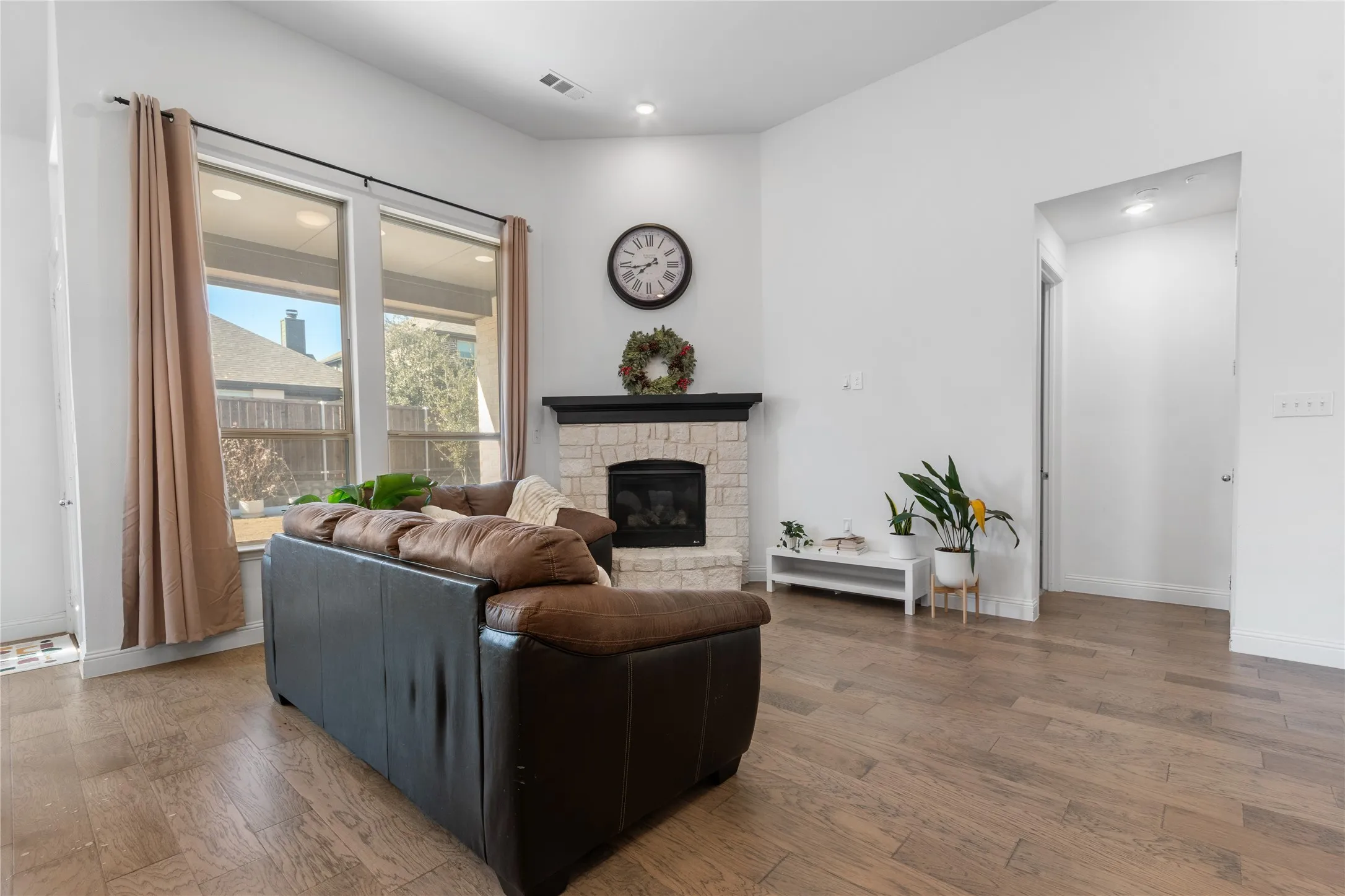 Single Family Residence For Sale in Tarrant County , 1669 Stowers Trail, Fort Worth, Texas 76052, 4 Bedrooms, 3 Bathrooms, 2 Garage spaces, 2,294 Sqft, built in 2021, Price $535,000, mls#21176882, Real Estate Agent in Fort Worth, Homes For Sale in Tarrant county, Homes For Sale in Fort Worth, Realtor in Fort Worth Texas, Real Estate Brokerage Independent Realty Texas, Luminita Cordes Realtor