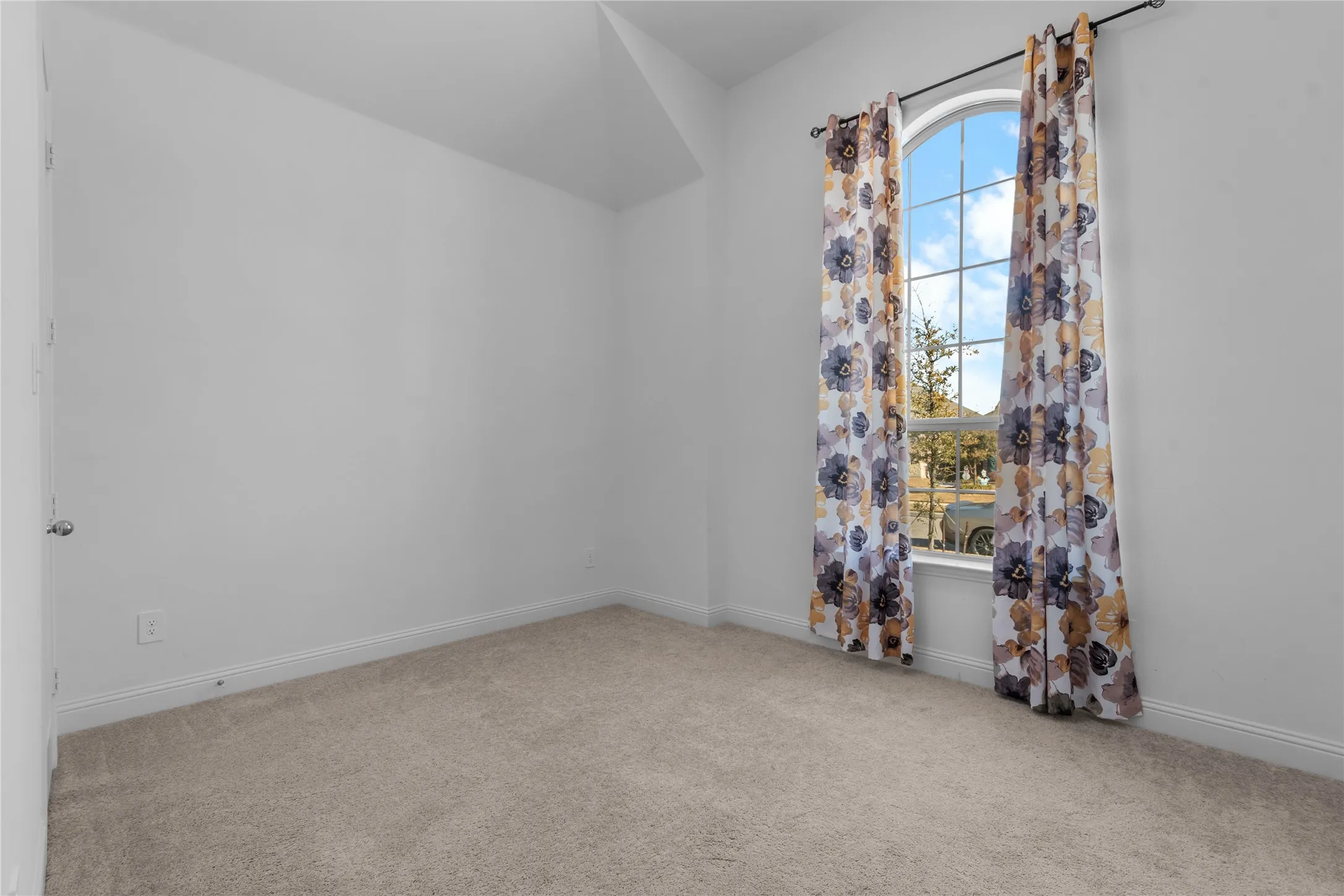Single Family Residence For Sale in Tarrant County , 1669 Stowers Trail, Fort Worth, Texas 76052, 4 Bedrooms, 3 Bathrooms, 2 Garage spaces, 2,294 Sqft, built in 2021, Price $535,000, mls#21176882, Real Estate Agent in Fort Worth, Homes For Sale in Tarrant county, Homes For Sale in Fort Worth, Realtor in Fort Worth Texas, Real Estate Brokerage Independent Realty Texas, Luminita Cordes Realtor