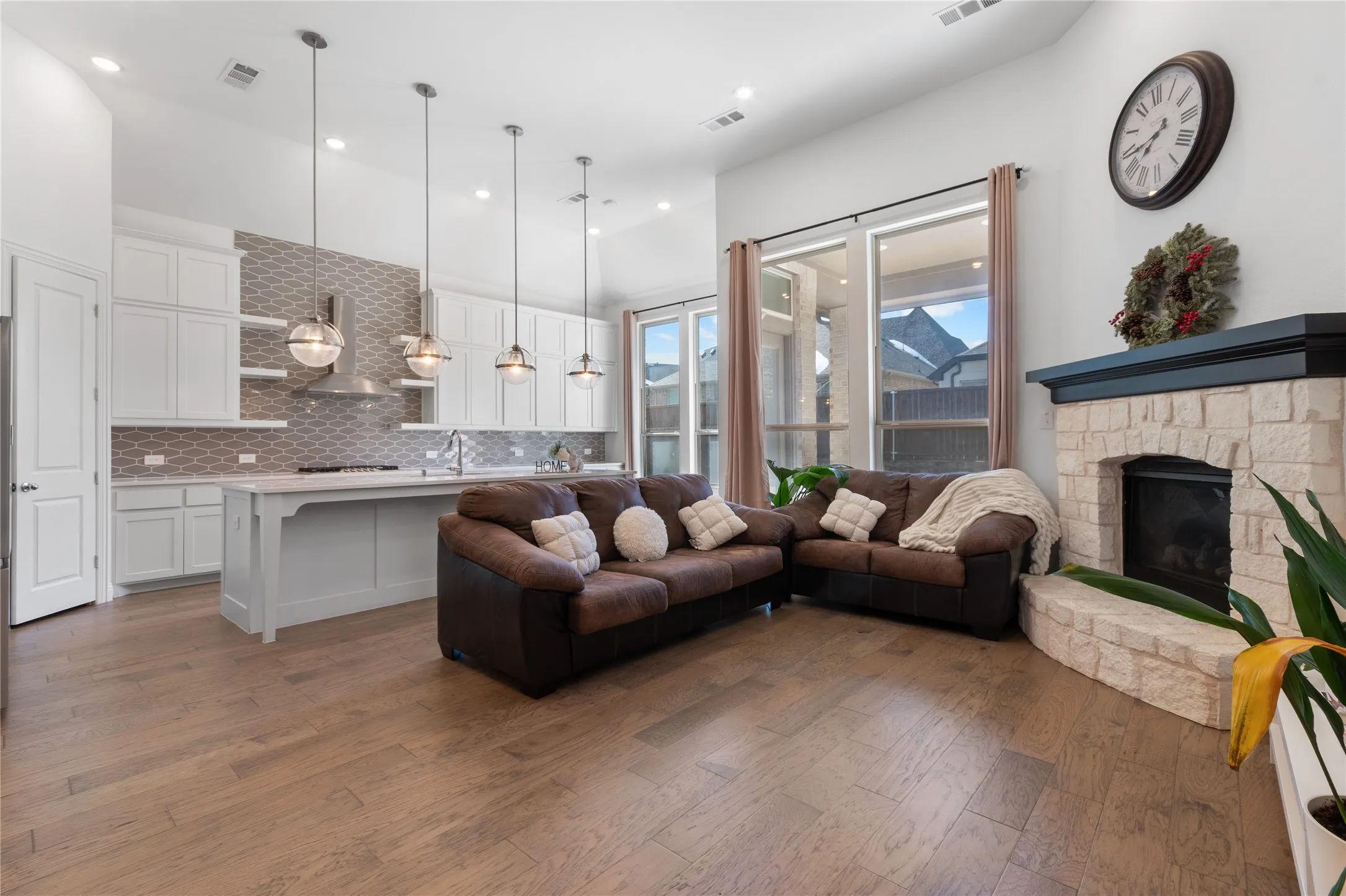 Single Family Residence For Sale in Tarrant County , 1669 Stowers Trail, Fort Worth, Texas 76052, 4 Bedrooms, 3 Bathrooms, 2 Garage spaces, 2,294 Sqft, built in 2021, Price $535,000, mls#21176882, Real Estate Agent in Fort Worth, Homes For Sale in Tarrant county, Homes For Sale in Fort Worth, Realtor in Fort Worth Texas, Real Estate Brokerage Independent Realty Texas, Luminita Cordes Realtor