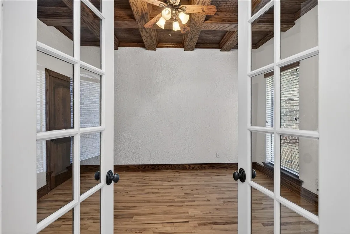 Single Family Residence For Sale in Henderson County , 5182 Bayshore Drive, Athens, Texas 75752, 4 Bedroom, 4 Bathroom, 2 Garage spaces, 4,111 Sqft, built in 2006, mls#21155807, Real Estate Agent in Athens, Homes For Sale in Henderson county, Homes For Sale in Athens, Realtor in Athens Texas, Real Estate Brokerage Independent Realty Texas, Luminita Cordes Realtor