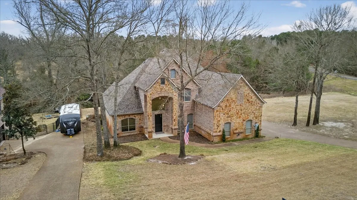 Single Family Residence For Sale in Henderson County , 5182 Bayshore Drive, Athens, Texas 75752, 4 Bedroom, 4 Bathroom, 2 Garage spaces, 4,111 Sqft, built in 2006, mls#21155807, Real Estate Agent in Athens, Homes For Sale in Henderson county, Homes For Sale in Athens, Realtor in Athens Texas, Real Estate Brokerage Independent Realty Texas, Luminita Cordes Realtor