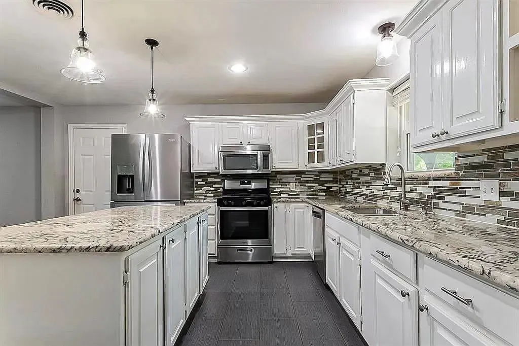 Single Family Residence For Sale in Dallas County , 5516 Forest Lane, Dallas, Texas 75230, 3 Bedroom, 2 Bathroom, 2 Garage spaces, 1,912 Sqft, built in 1956, mls#21177249, Real Estate Agent in Dallas, Homes For Sale in Dallas county, Homes For Sale in Dallas, Realtor in Dallas Texas, Real Estate Brokerage Independent Realty Texas, Luminita Cordes Realtor