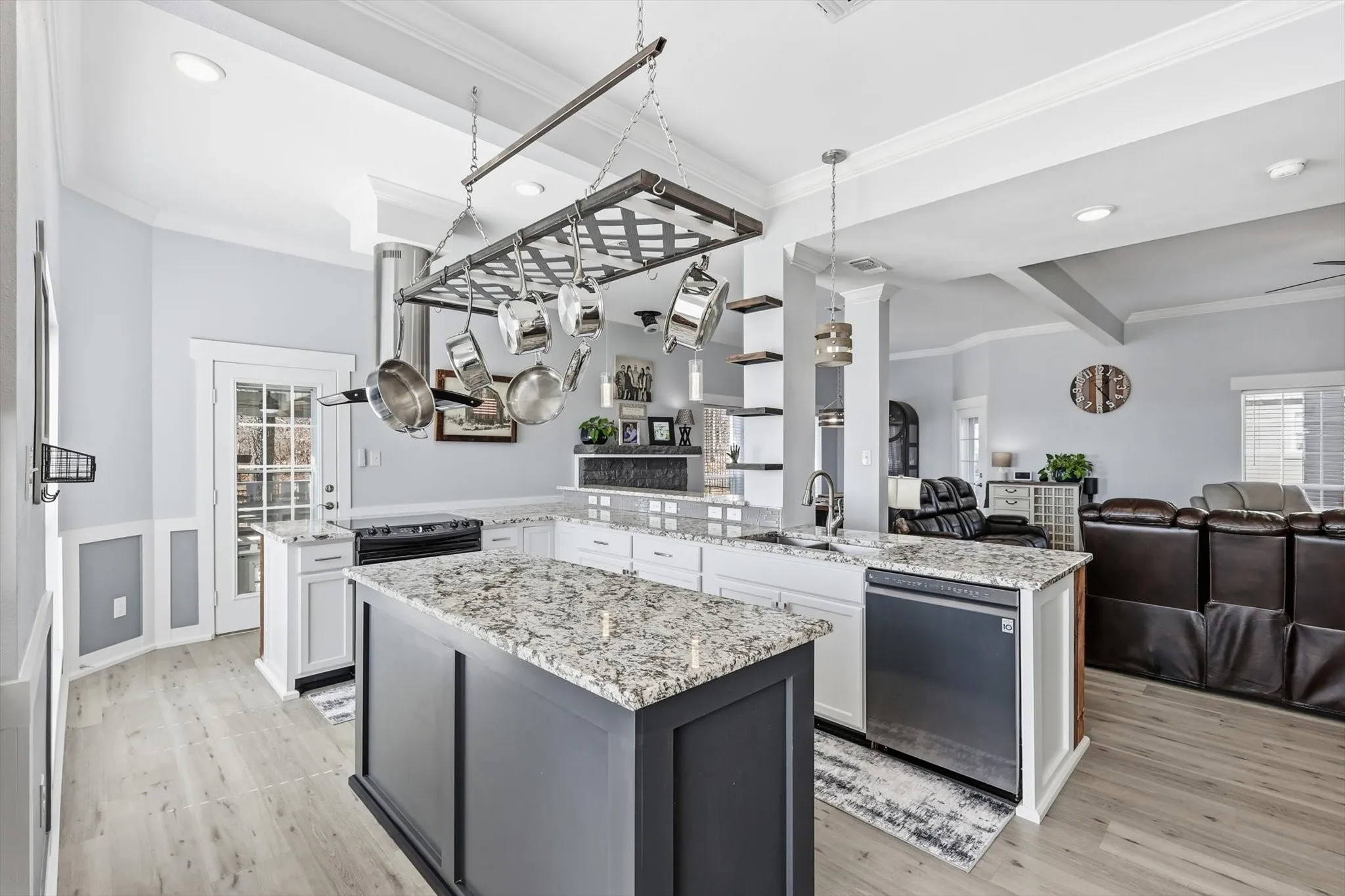 Single Family Residence For Sale in Cooke County , 10325 E Fm 922, Tioga, Texas 76271, 4 Bedroom, 4 Bathroom, 2 Garage spaces, 3,331 Sqft, built in 2000, Price $979,999, mls#21176968, Real Estate Agent in Tioga, Homes For Sale in Cooke county, Homes For Sale in Tioga, Realtor in Tioga Texas, Real Estate Brokerage Independent Realty Texas, Luminita Cordes Realtor