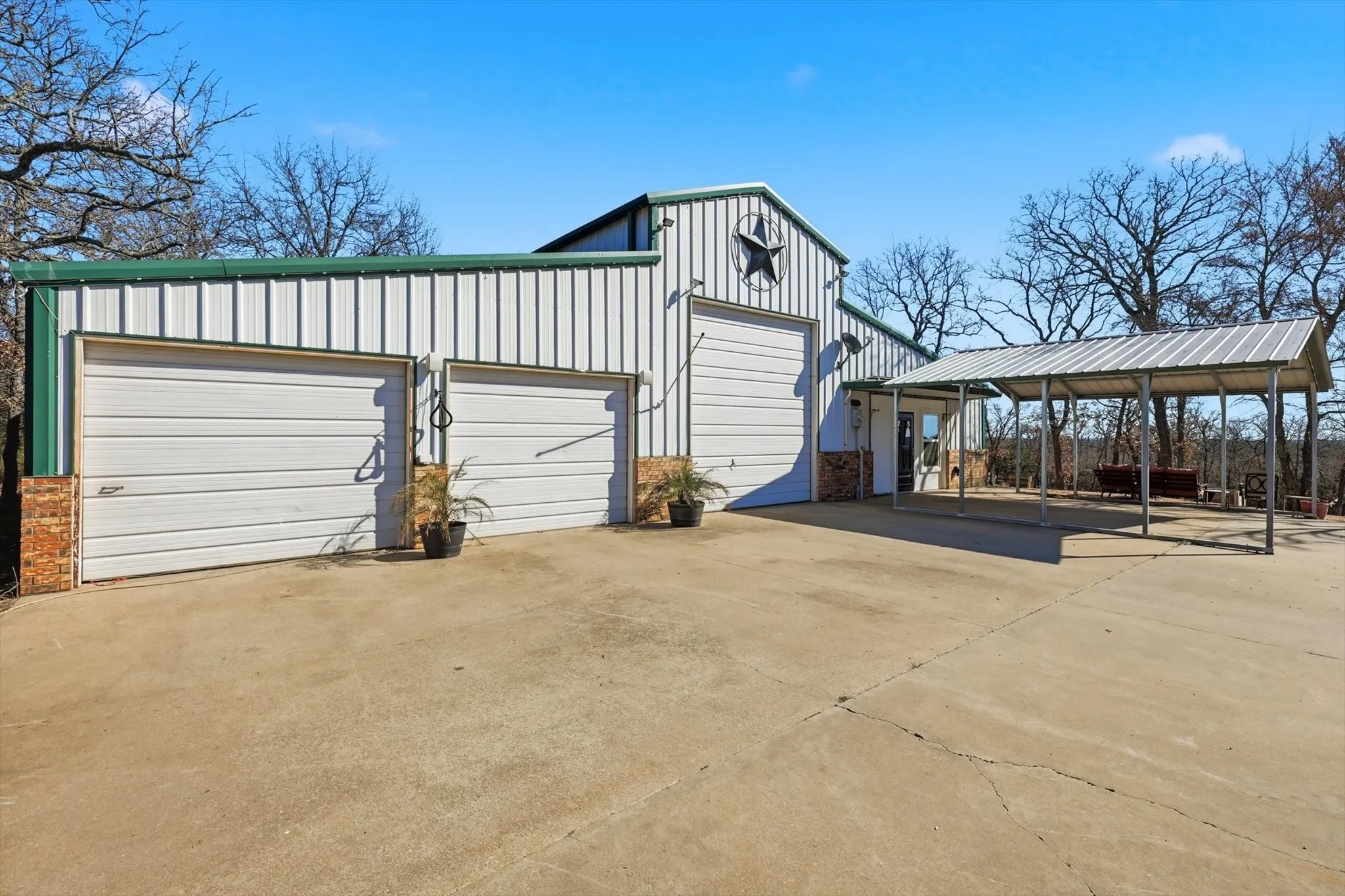 Single Family Residence For Sale in Cooke County , 10325 E Fm 922, Tioga, Texas 76271, 4 Bedroom, 4 Bathroom, 2 Garage spaces, 3,331 Sqft, built in 2000, Price $979,999, mls#21176968, Real Estate Agent in Tioga, Homes For Sale in Cooke county, Homes For Sale in Tioga, Realtor in Tioga Texas, Real Estate Brokerage Independent Realty Texas, Luminita Cordes Realtor
