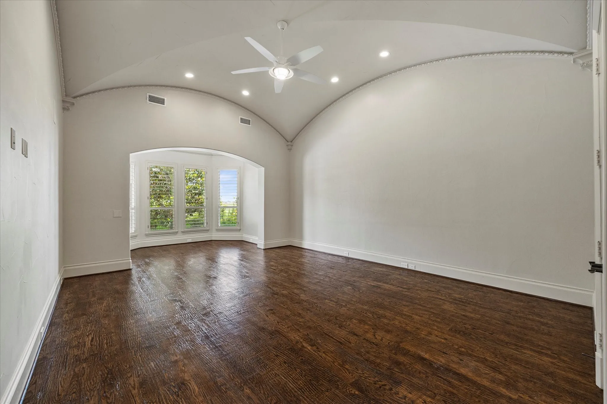 Single Family Residence For Sale in Rockwall County , 140 Manor Drive, Heath, Texas 75032, 4 Bedroom, 6 Bathroom, 4 Garage spaces, 6,049 Sqft, built in 2006, Preowned, mls#21169046, Real Estate Agent in Heath, Homes For Sale in Rockwall county, Homes For Sale in Heath, Realtor in Heath Texas, Real Estate Brokerage Independent Realty Texas, Luminita Cordes Realtor
