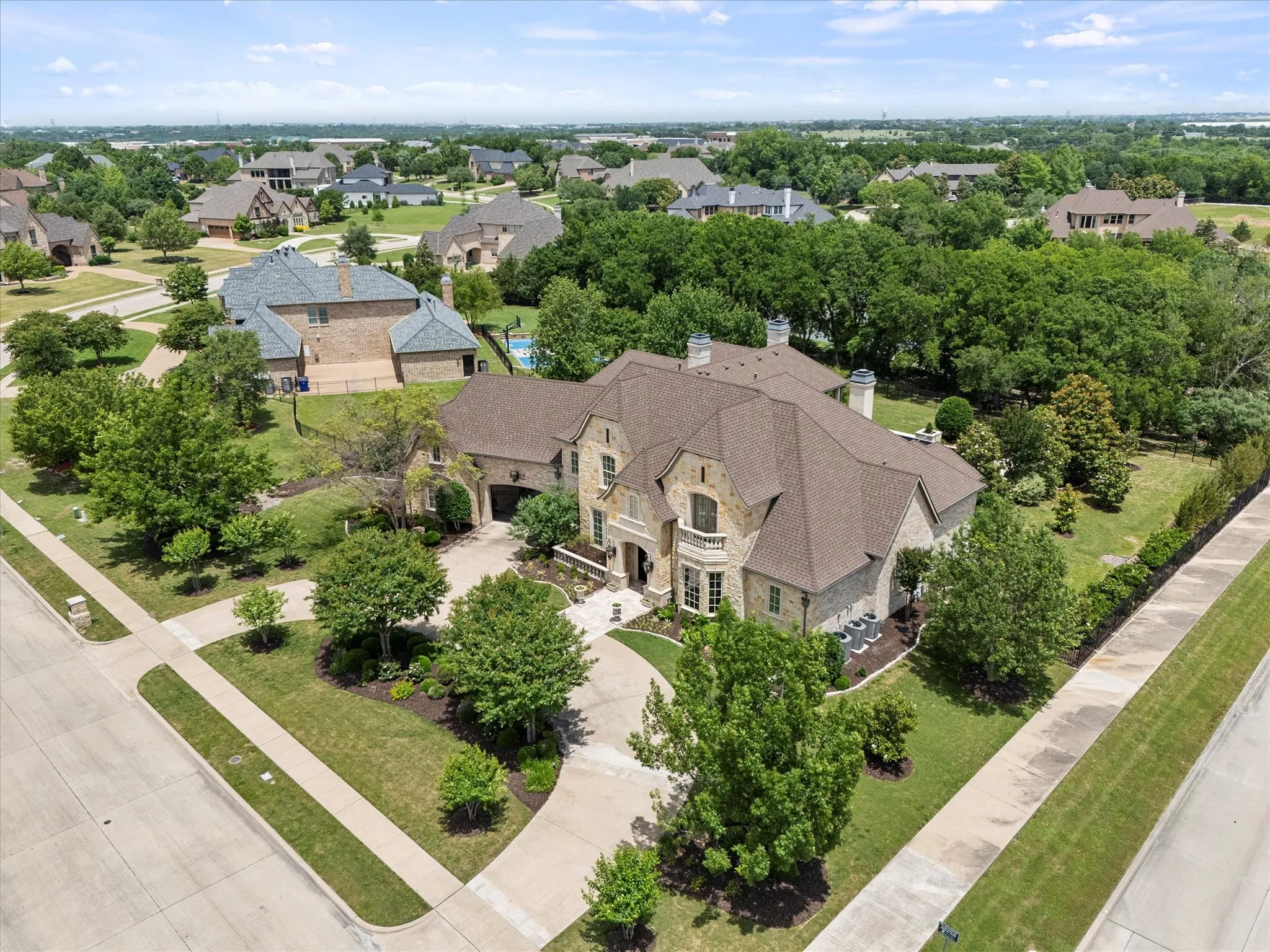 Single Family Residence For Sale in Rockwall County , 140 Manor Drive, Heath, Texas 75032, 4 Bedroom, 6 Bathroom, 4 Garage spaces, 6,049 Sqft, built in 2006, Preowned, mls#21169046, Real Estate Agent in Heath, Homes For Sale in Rockwall county, Homes For Sale in Heath, Realtor in Heath Texas, Real Estate Brokerage Independent Realty Texas, Luminita Cordes Realtor