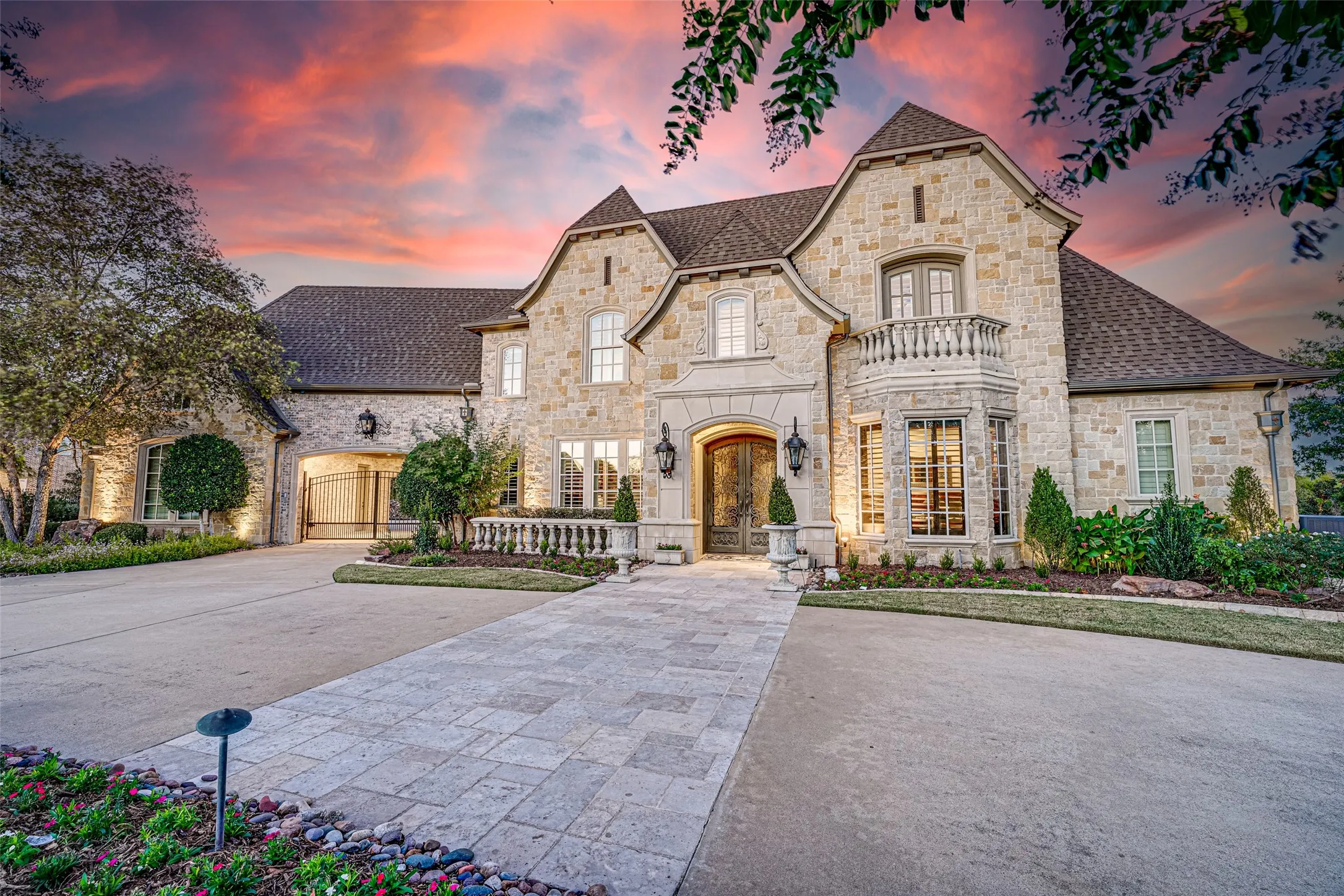Single Family Residence For Sale in Rockwall County , 140 Manor Drive, Heath, Texas 75032, 4 Bedroom, 6 Bathroom, 4 Garage spaces, 6,049 Sqft, built in 2006, Preowned, mls#21169046, Real Estate Agent in Heath, Homes For Sale in Rockwall county, Homes For Sale in Heath, Realtor in Heath Texas, Real Estate Brokerage Independent Realty Texas, Luminita Cordes Realtor